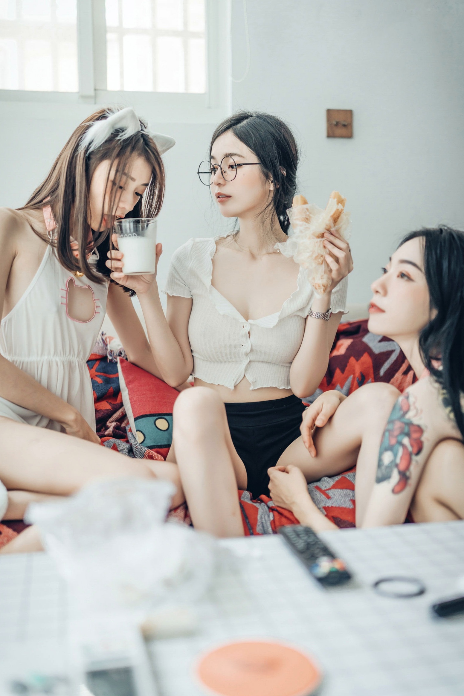 Gallery - JVID-辰辰、妍妍、飘飘：宅女与猫咪的同居生活，高颜值女神角色扮演，超大尺度猫娘私房写真，闺蜜互动极度诱惑，尽显白皙身材与缠绵风情角色扮演大尺度私房照诱惑JVID 女神私房照_秀色女神 - image 41