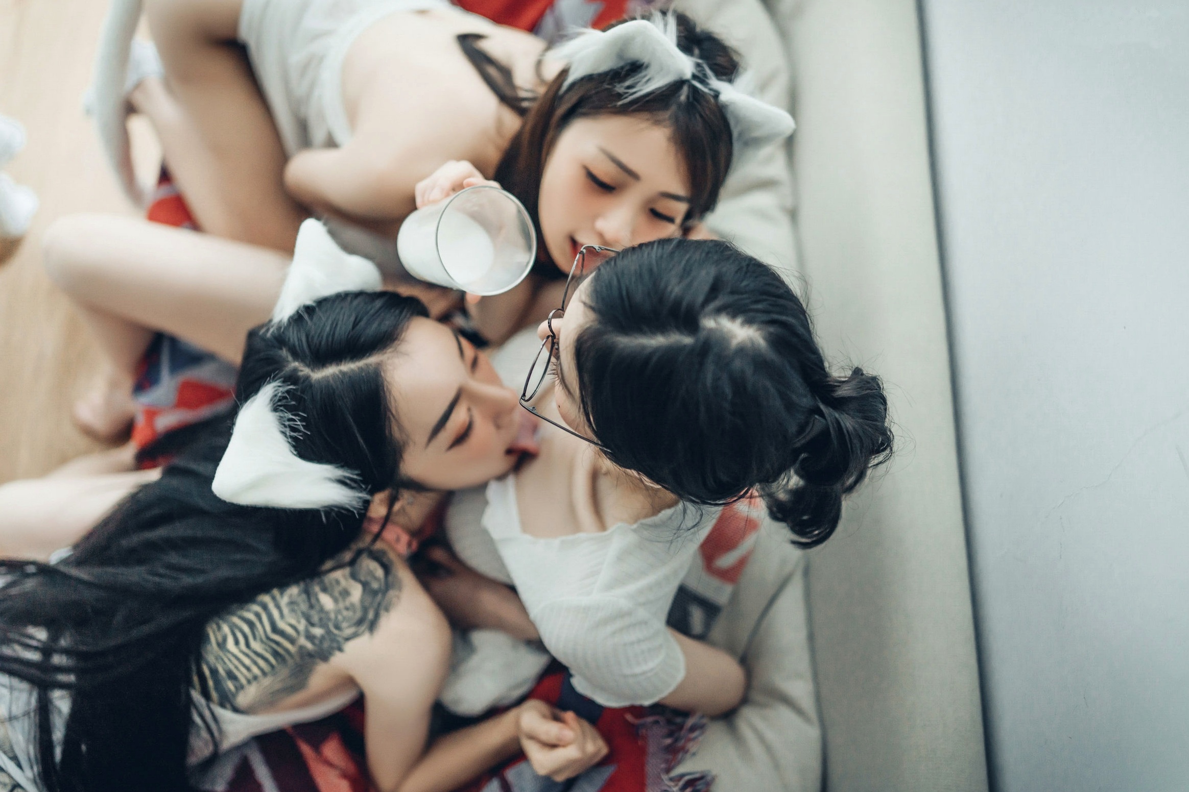 Gallery - JVID-辰辰、妍妍、飘飘：宅女与猫咪的同居生活，高颜值女神角色扮演，超大尺度猫娘私房写真，闺蜜互动极度诱惑，尽显白皙身材与缠绵风情角色扮演大尺度私房照诱惑JVID 女神私房照_秀色女神 - image 44