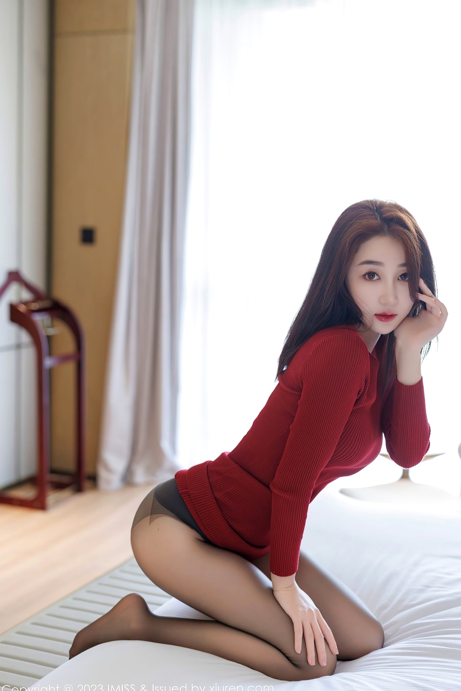 Gallery - IMiss爱蜜社 - Honey Club -738-九月生：红色针织修身裙搭配黑丝，极品私房照尽显妩媚性感美腿爱蜜社 - Honey Club 性感黑丝私房照内衣 女神私房照_秀色女神 - image 23
