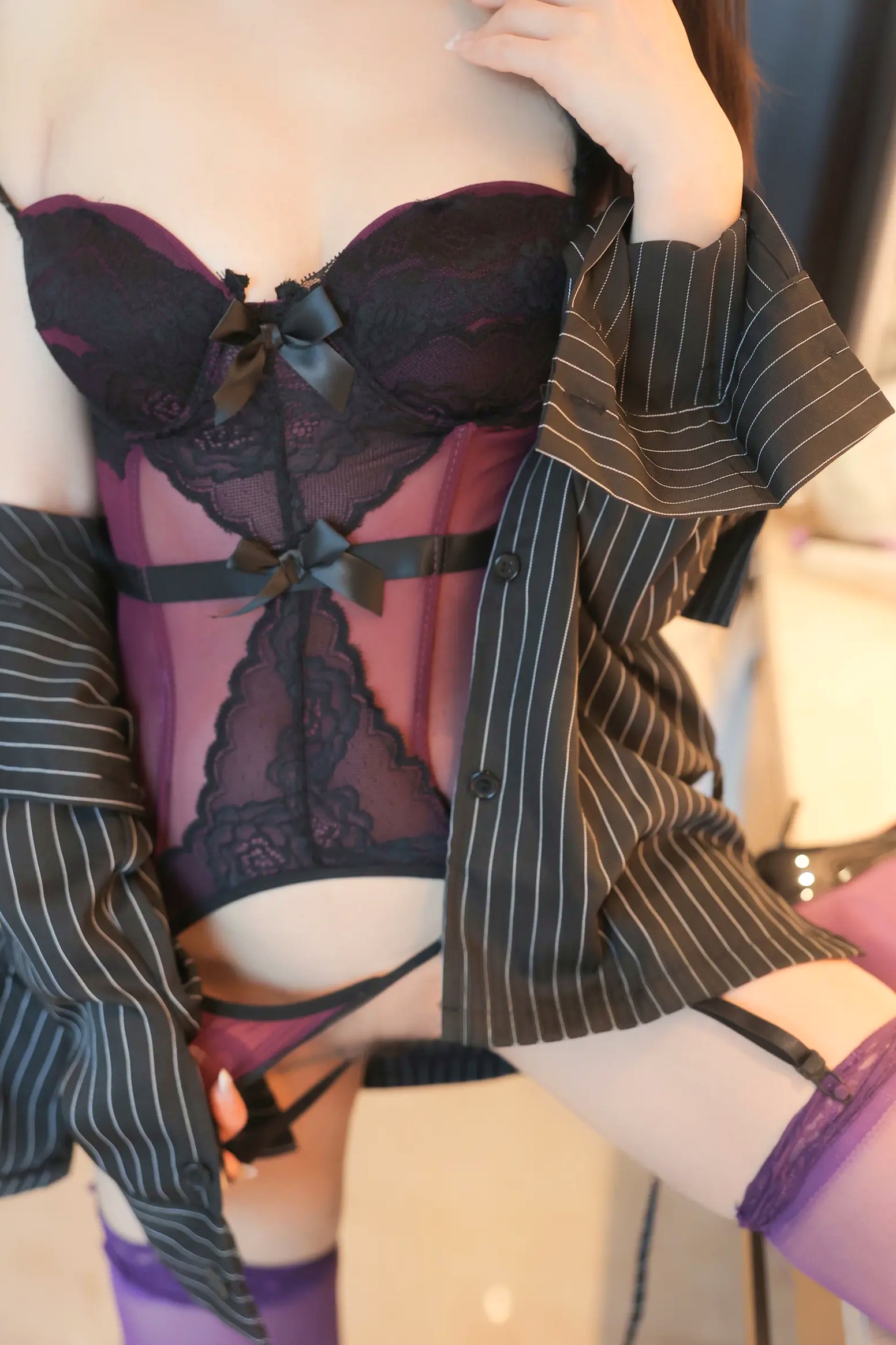 Gallery - 《Candy糖糖 - 紫色丝袜私房写真，性感蕾丝内衣配条纹西装，大尺度室内诱惑 [85P]》性感诱惑丝袜内衣私房照 女神私房照_秀色女神 - image 41