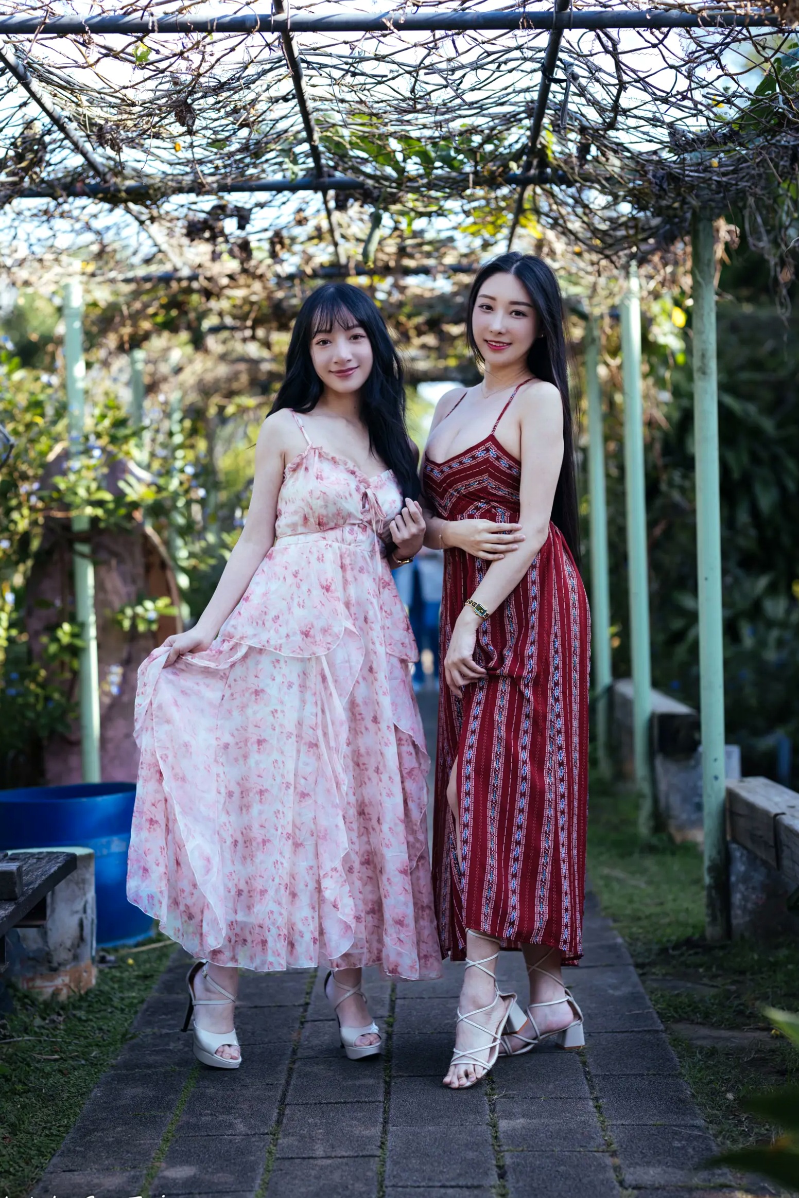 Gallery - 《轩颖小葵 - 桃园》户外清新写真，气质女神唯美秋千，自然风光下的迷人时刻[109P]户外气质清新治愈系女神 女神私房照_秀色女神 - image 9