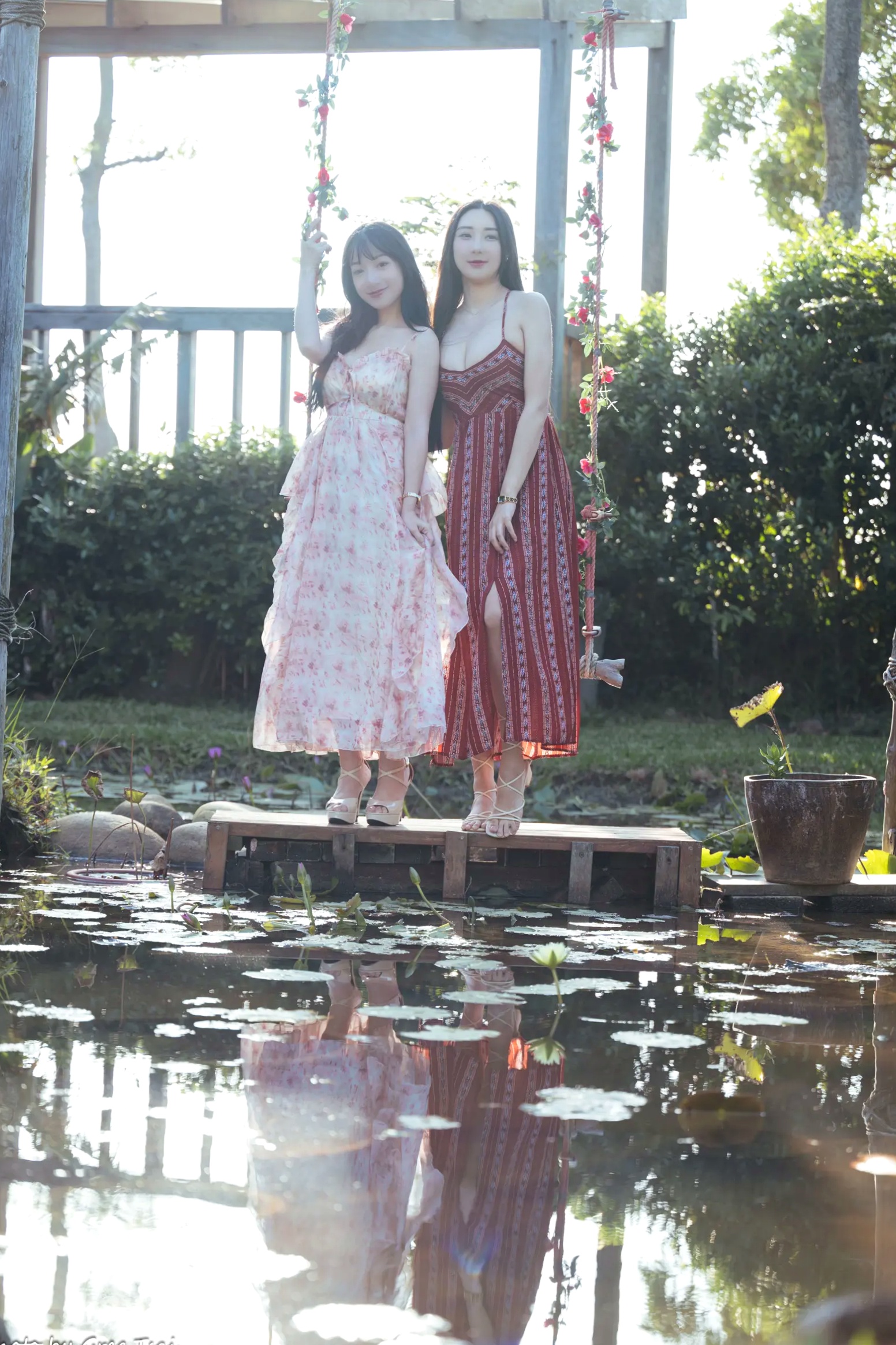Gallery - 《轩颖小葵 - 桃园》户外清新写真，气质女神唯美秋千，自然风光下的迷人时刻[109P]户外气质清新治愈系女神 女神私房照_秀色女神 - image 27