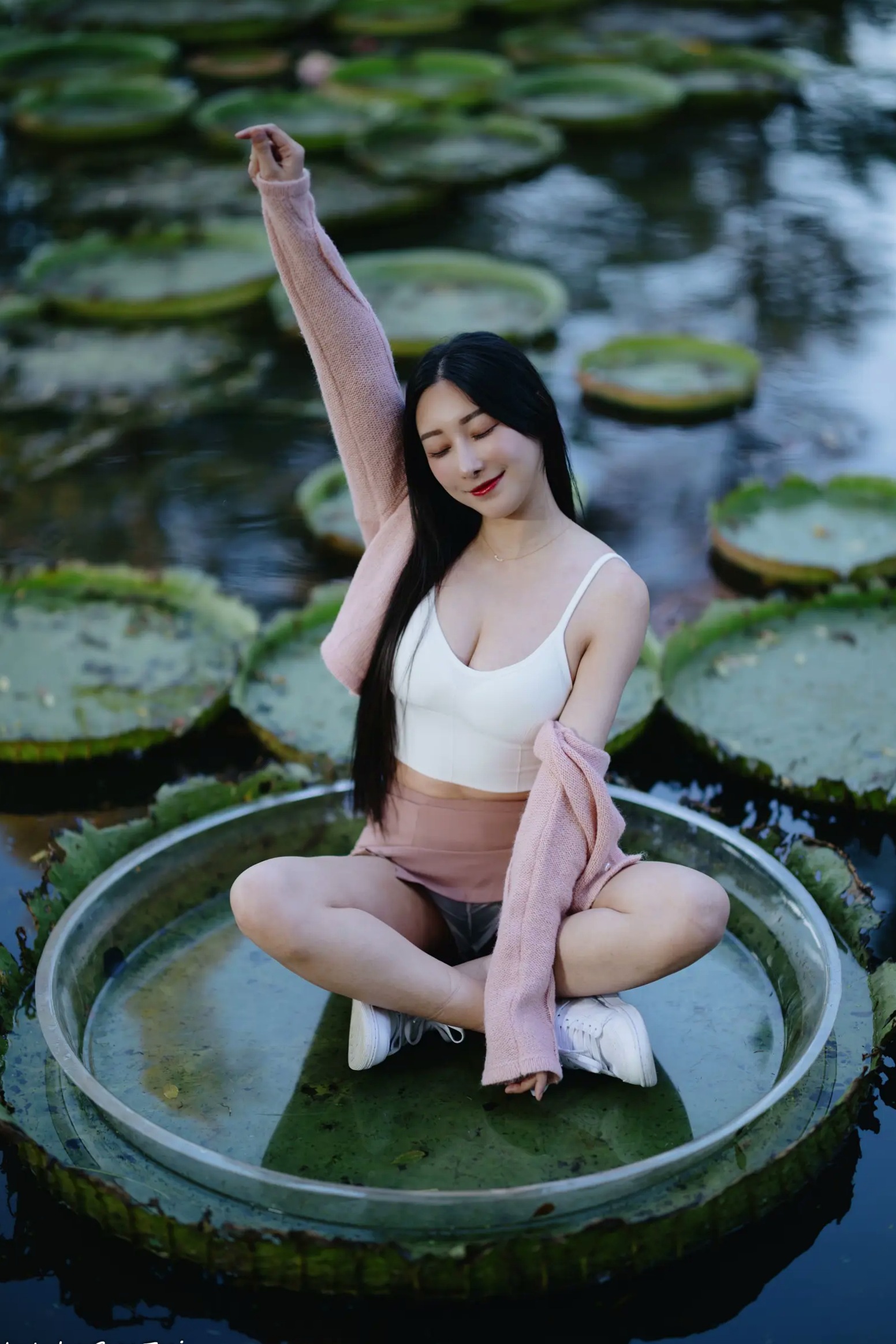 Gallery - 《轩颖小葵 - 桃园》户外清新写真，气质女神唯美秋千，自然风光下的迷人时刻[109P]户外气质清新治愈系女神 女神私房照_秀色女神 - image 46