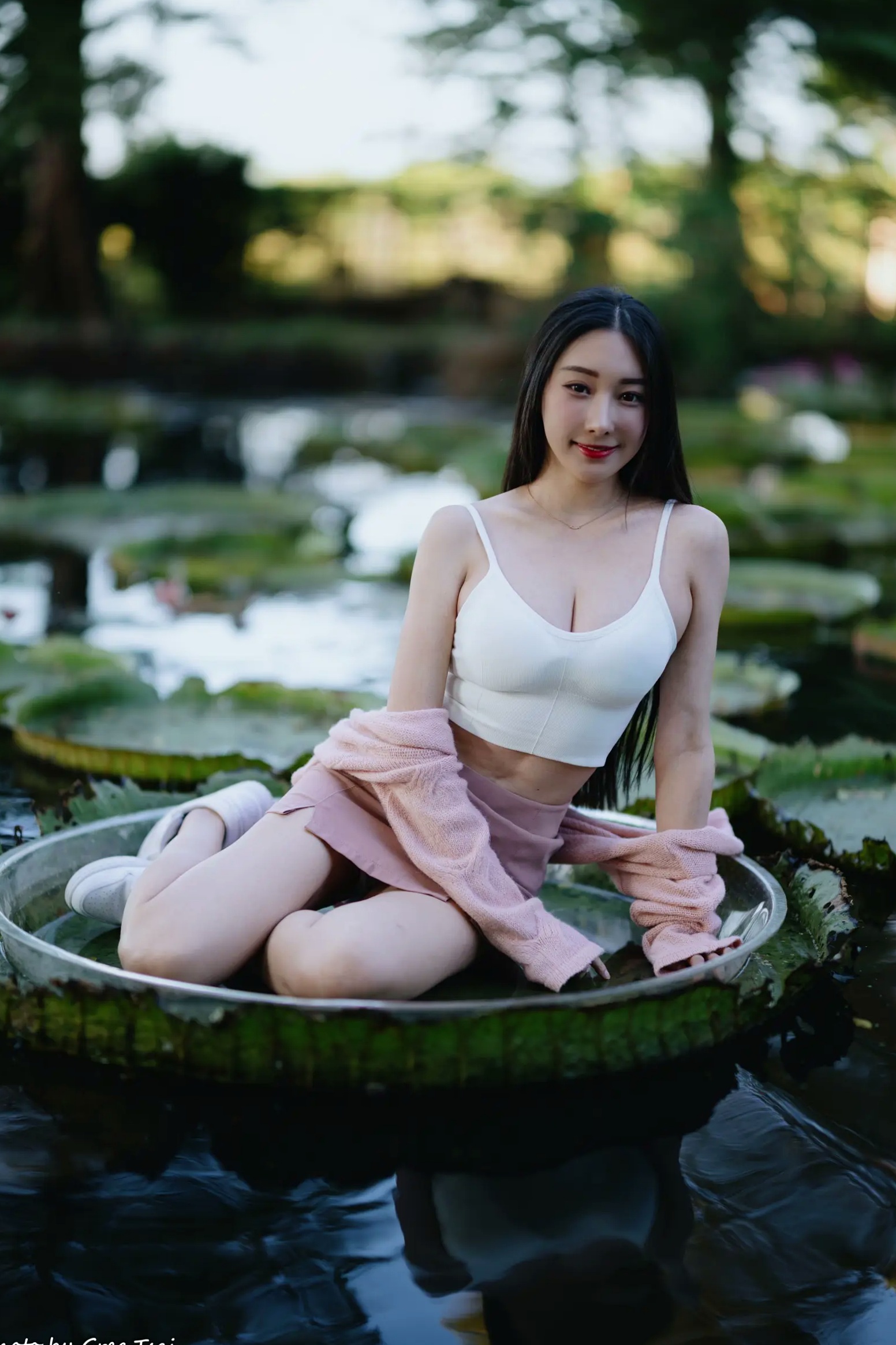 Gallery - 《轩颖小葵 - 桃园》户外清新写真，气质女神唯美秋千，自然风光下的迷人时刻[109P]户外气质清新治愈系女神 女神私房照_秀色女神 - image 48