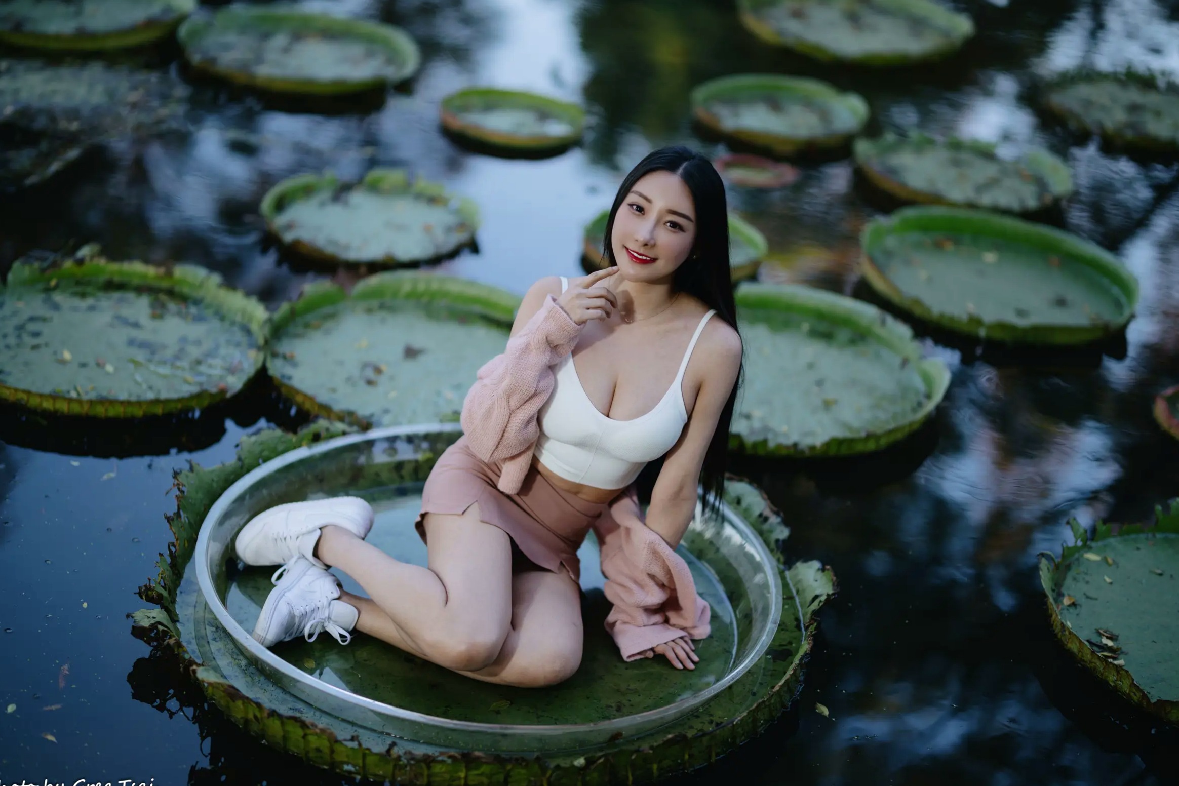 Gallery - 《轩颖小葵 - 桃园》户外清新写真，气质女神唯美秋千，自然风光下的迷人时刻[109P]户外气质清新治愈系女神 女神私房照_秀色女神 - image 49