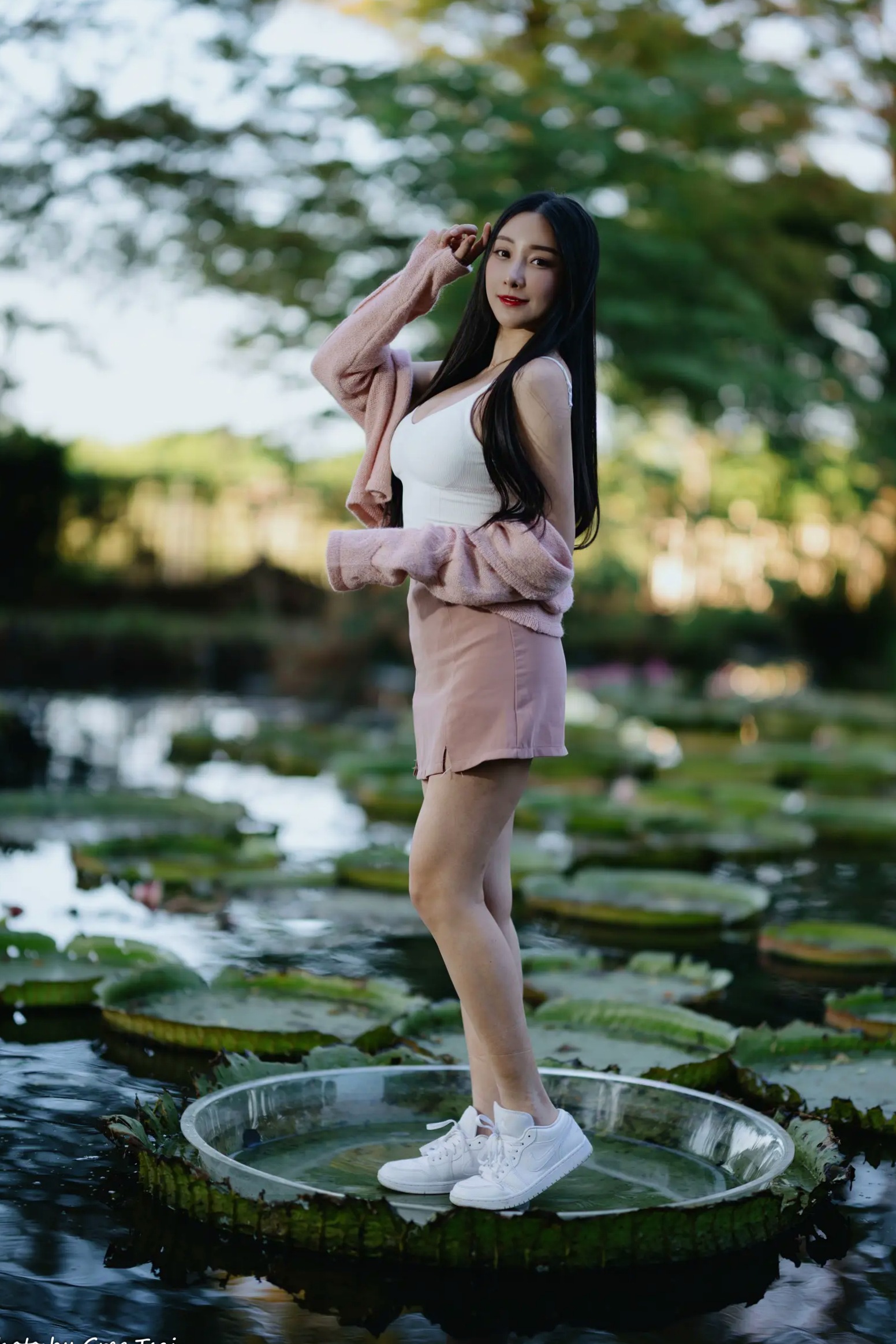 Gallery - 《轩颖小葵 - 桃园》户外清新写真，气质女神唯美秋千，自然风光下的迷人时刻[109P]户外气质清新治愈系女神 女神私房照_秀色女神 - image 53