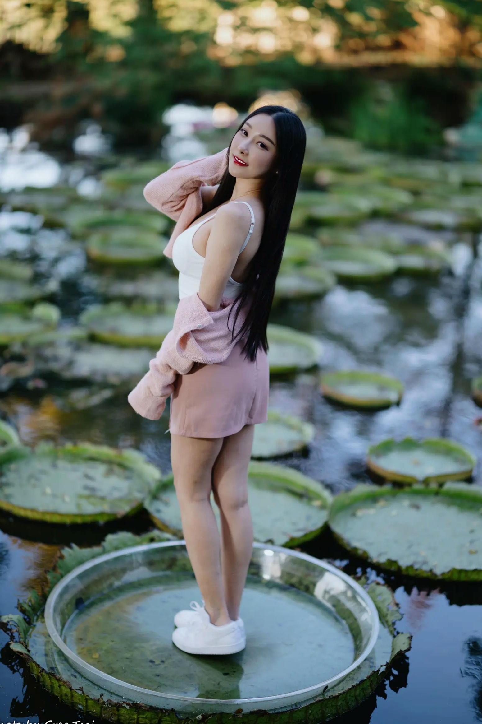 Gallery - 《轩颖小葵 - 桃园》户外清新写真，气质女神唯美秋千，自然风光下的迷人时刻[109P]户外气质清新治愈系女神 女神私房照_秀色女神 - image 54