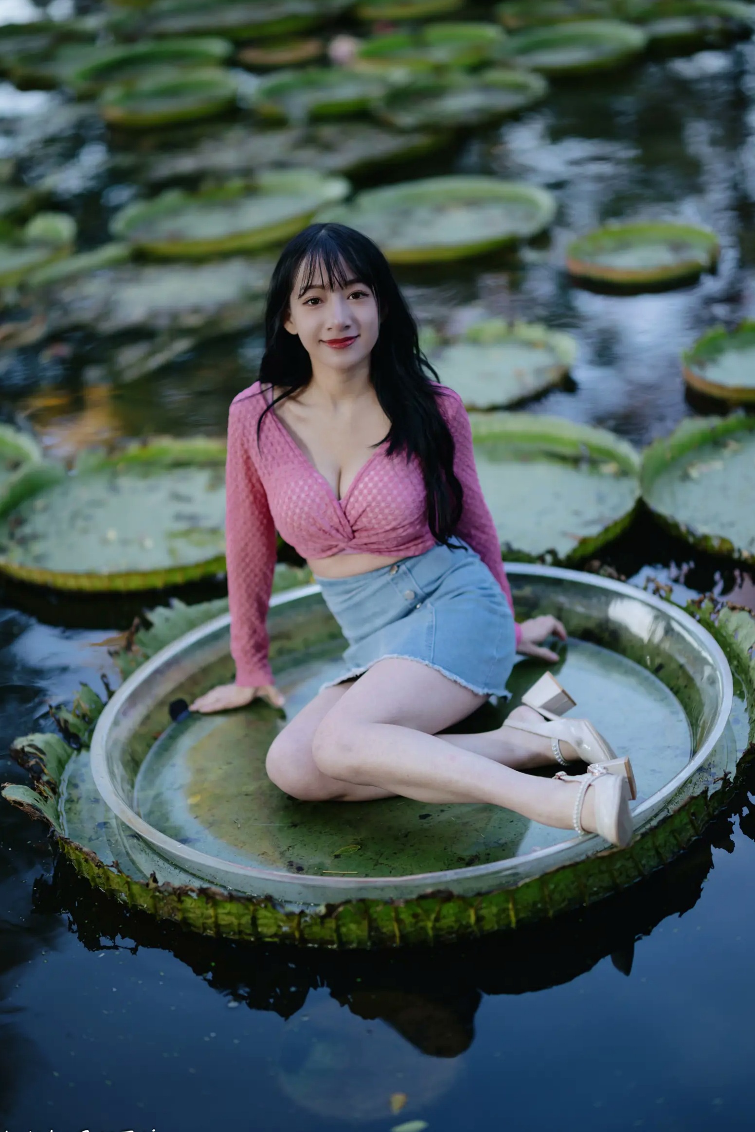 Gallery - 《轩颖小葵 - 桃园》户外清新写真，气质女神唯美秋千，自然风光下的迷人时刻[109P]户外气质清新治愈系女神 女神私房照_秀色女神 - image 55