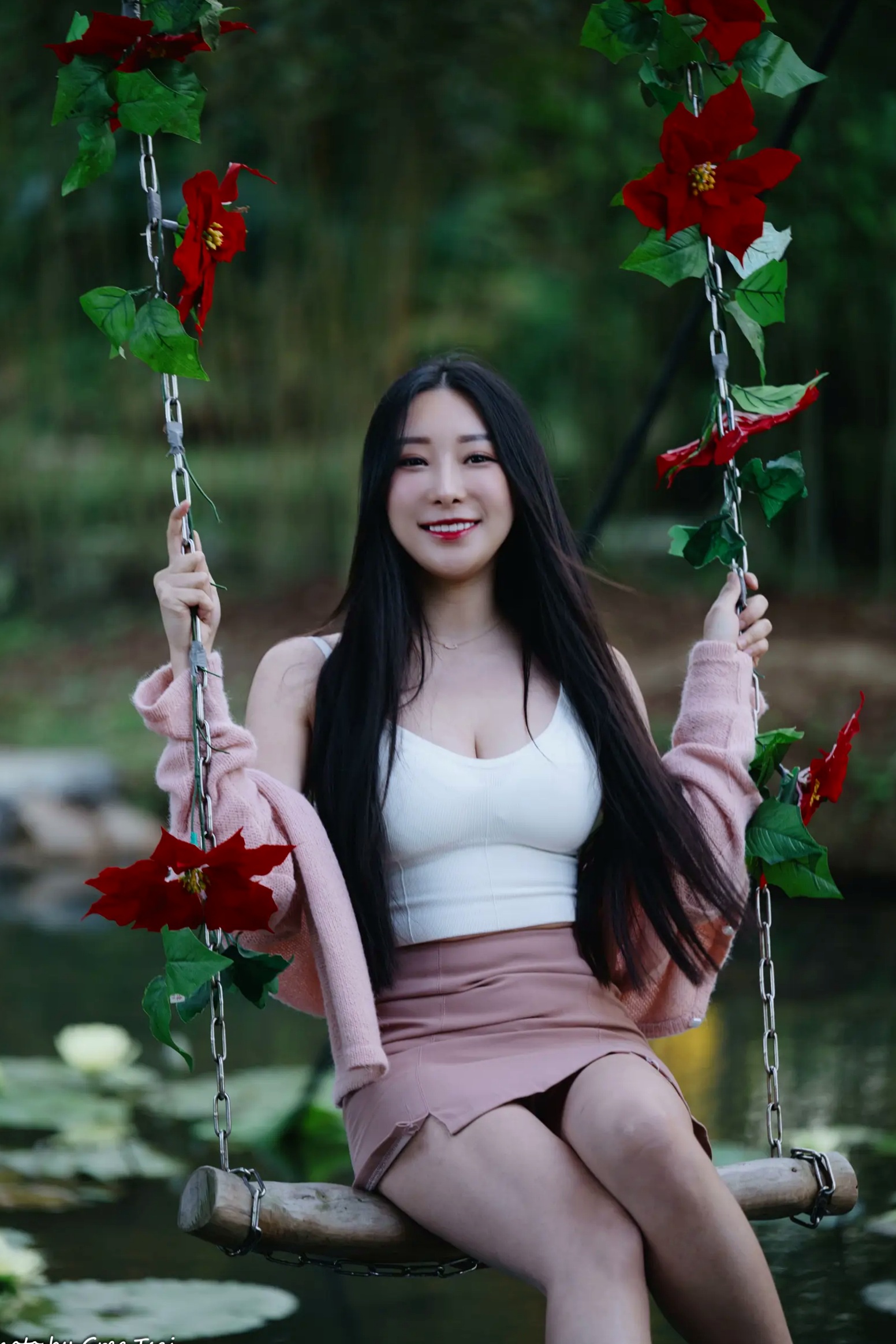 Gallery - 《轩颖小葵 - 桃园》户外清新写真，气质女神唯美秋千，自然风光下的迷人时刻[109P]户外气质清新治愈系女神 女神私房照_秀色女神 - image 75