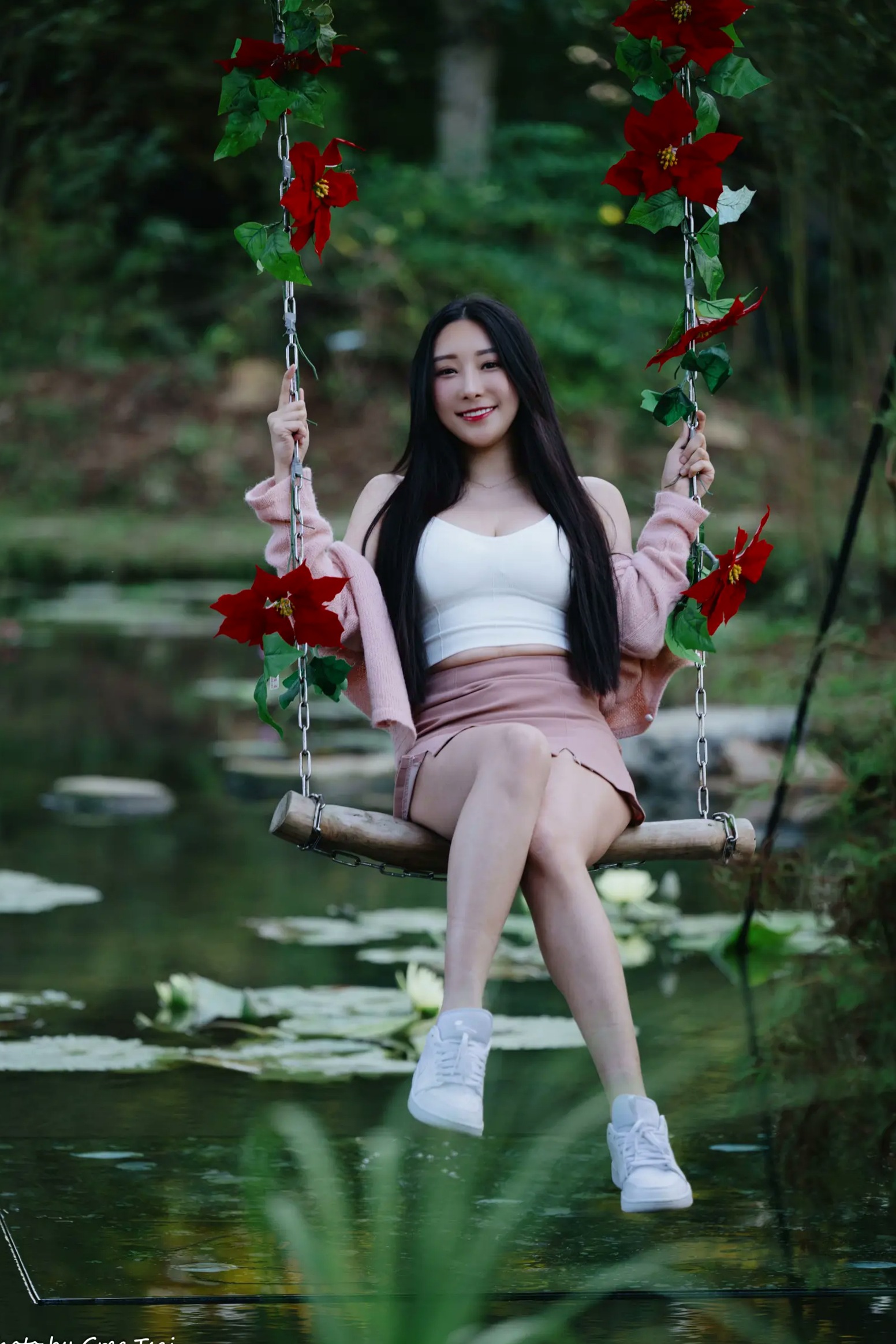 Gallery - 《轩颖小葵 - 桃园》户外清新写真，气质女神唯美秋千，自然风光下的迷人时刻[109P]户外气质清新治愈系女神 女神私房照_秀色女神 - image 77