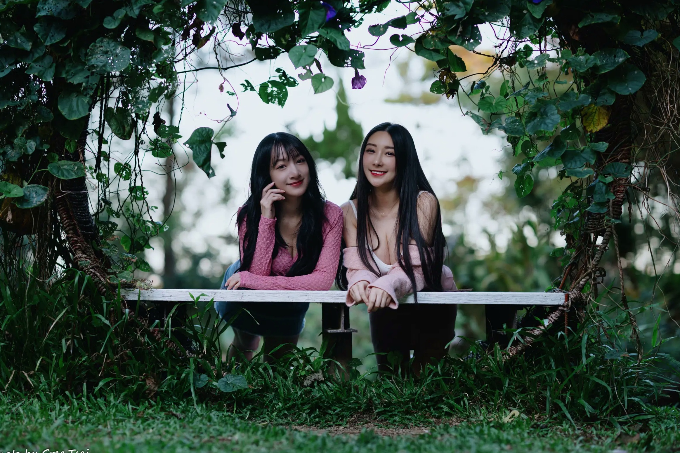 Gallery - 《轩颖小葵 - 桃园》户外清新写真，气质女神唯美秋千，自然风光下的迷人时刻[109P]户外气质清新治愈系女神 女神私房照_秀色女神 - image 95