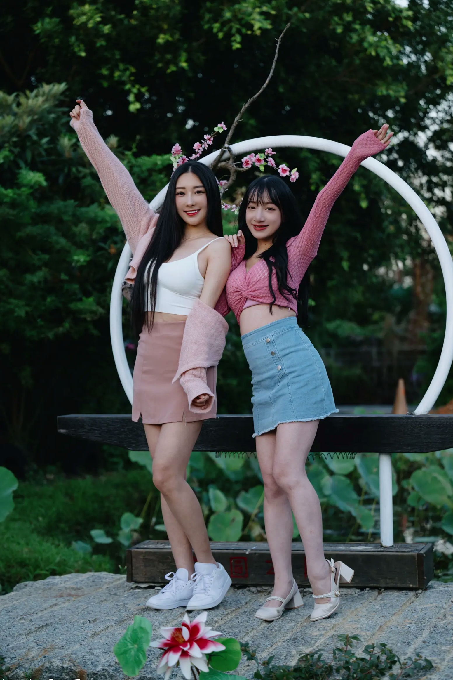 Gallery - 《轩颖小葵 - 桃园》户外清新写真，气质女神唯美秋千，自然风光下的迷人时刻[109P]户外气质清新治愈系女神 女神私房照_秀色女神 - image 101