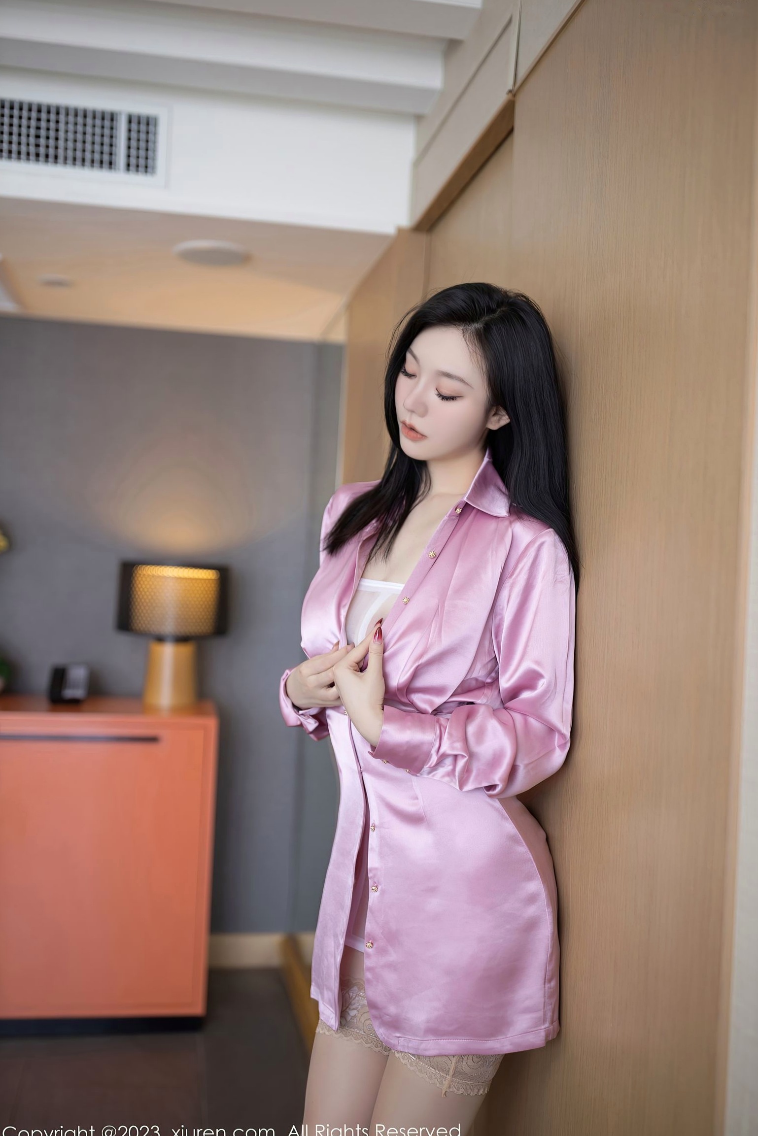 Gallery - XiuRen秀人网 - XiuRen -7063-安然anran-粉色丝缎衬衫与白色透视装，尽显女神诱惑身材，泰国高颜值私房旅拍写真秀人网 - XiuRen 性感私房照诱惑女神美腿 女神私房照_秀色女神 - image 5