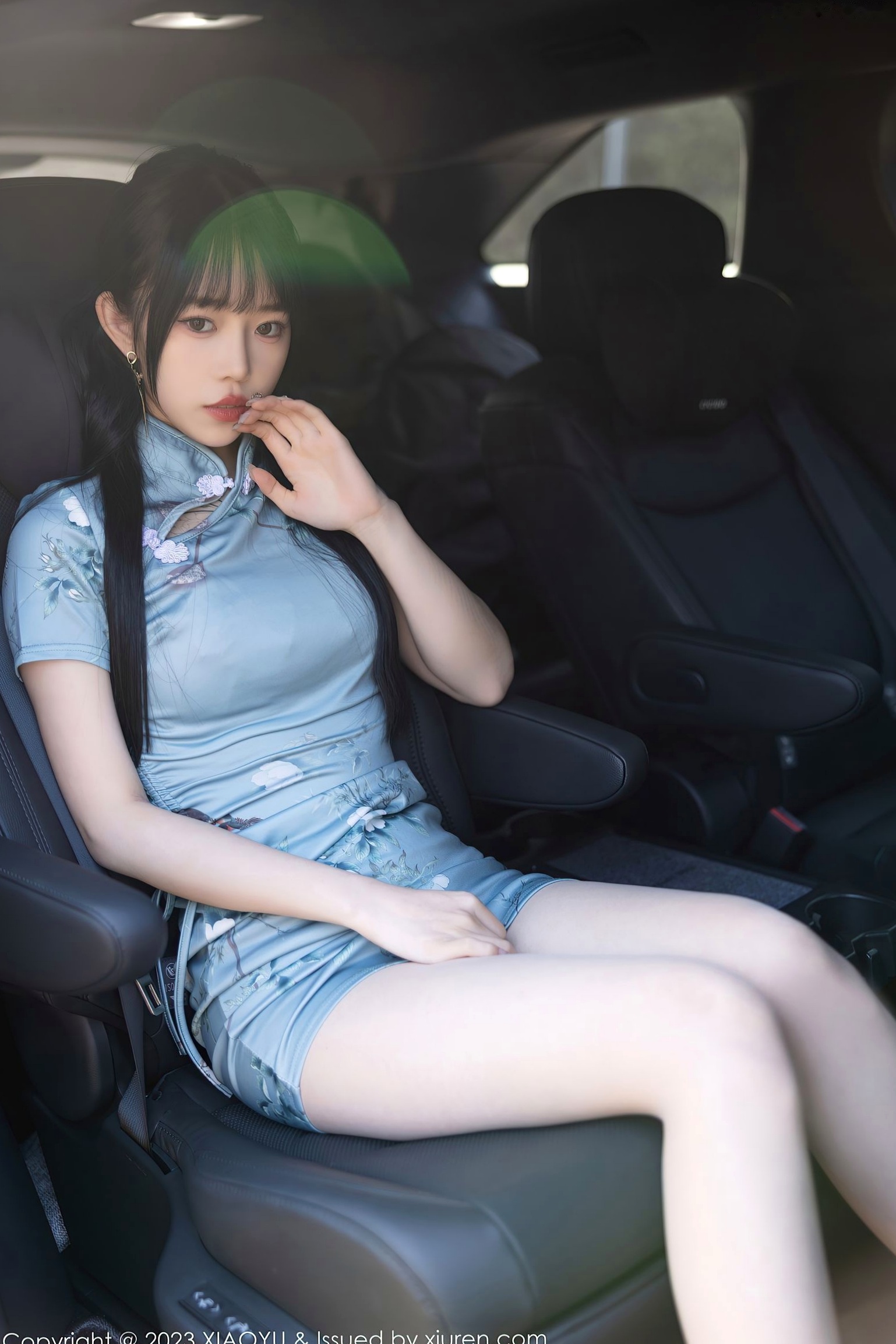 Gallery - XiaoYu语画界 - Painting World 997-极品女神奶瓶车拍写真-蓝灰旗袍古典韵致与粉色内衣极致诱惑-双风格演绎唯美身姿-2023.03.30语画界 - Painting World 旗袍内衣性感美腿 女神私房照_秀色女神 - image 12
