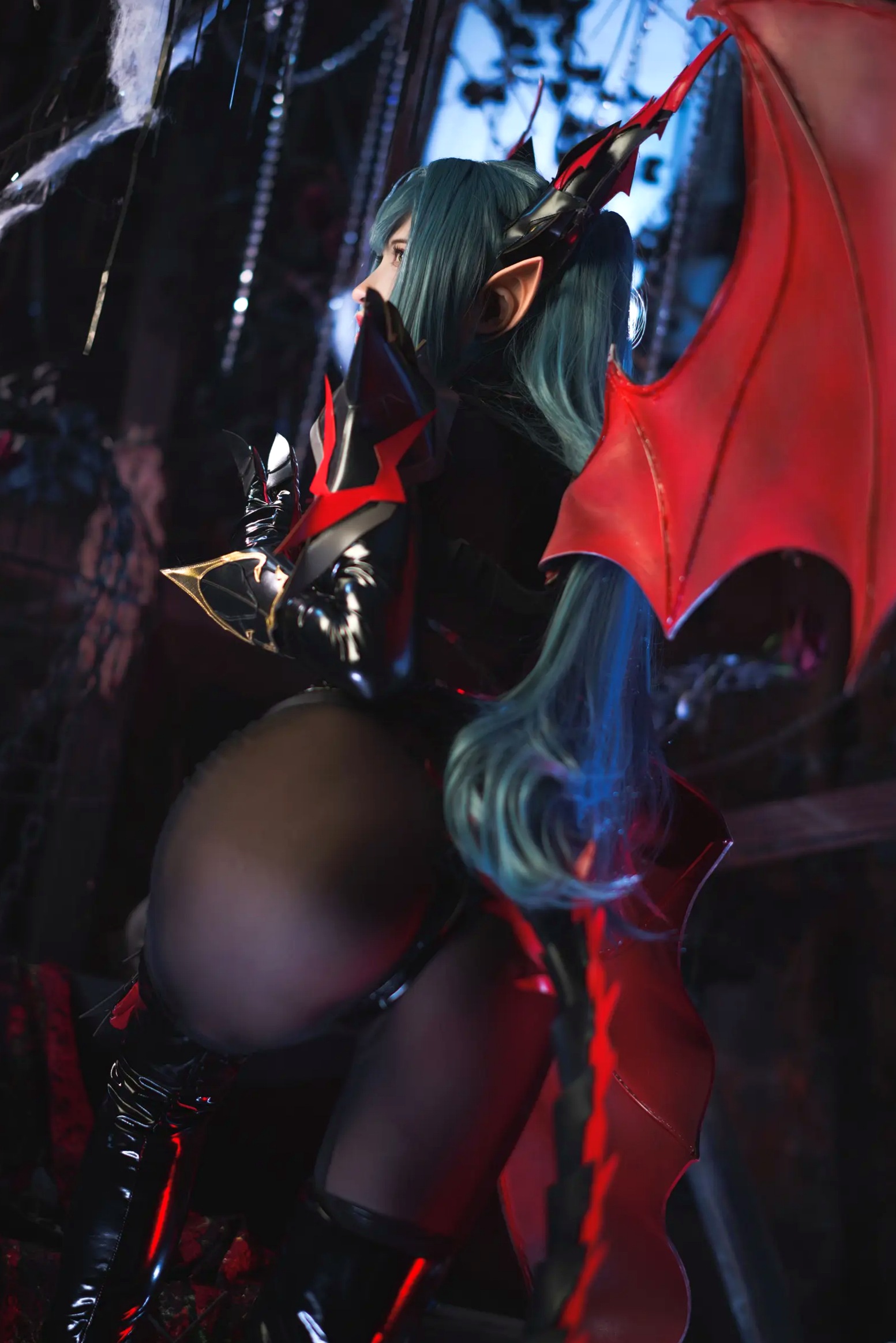 Gallery - 山崎雷纳 - 雷根斯堡：暗黑魔女Cosplay，魅魔漆皮造型极致诱惑与神秘美艳性感角色扮演诱惑大尺度 女神私房照_秀色女神 - image 4
