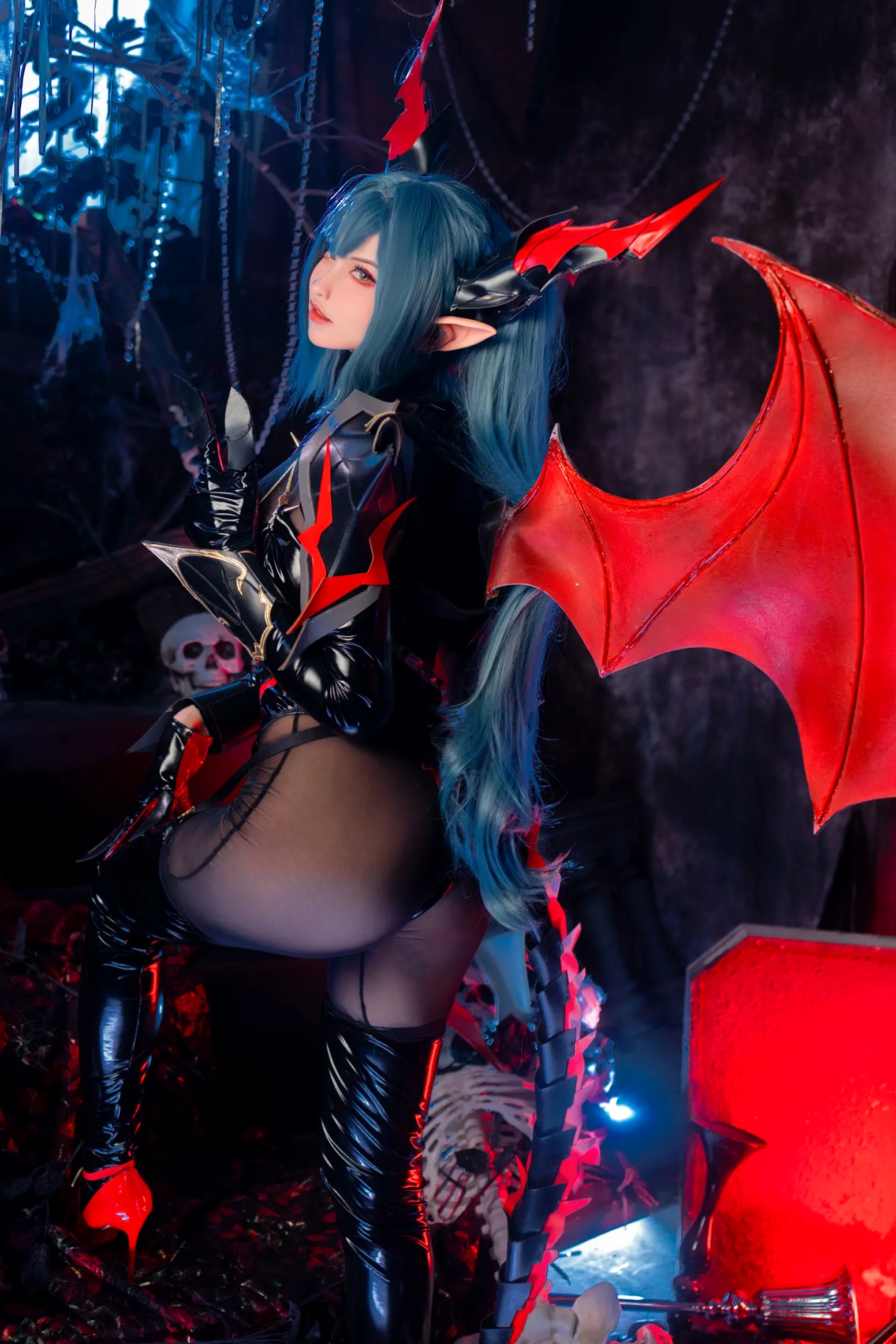 Gallery - 山崎雷纳 - 雷根斯堡：暗黑魔女Cosplay，魅魔漆皮造型极致诱惑与神秘美艳性感角色扮演诱惑大尺度 女神私房照_秀色女神 - image 31