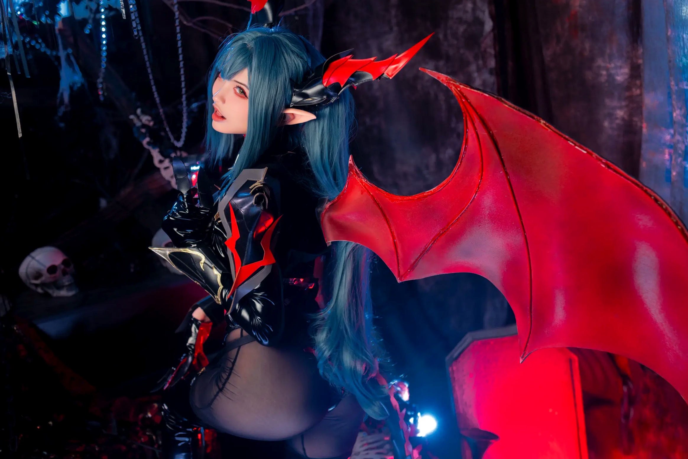 Gallery - 山崎雷纳 - 雷根斯堡：暗黑魔女Cosplay，魅魔漆皮造型极致诱惑与神秘美艳性感角色扮演诱惑大尺度 女神私房照_秀色女神 - image 32