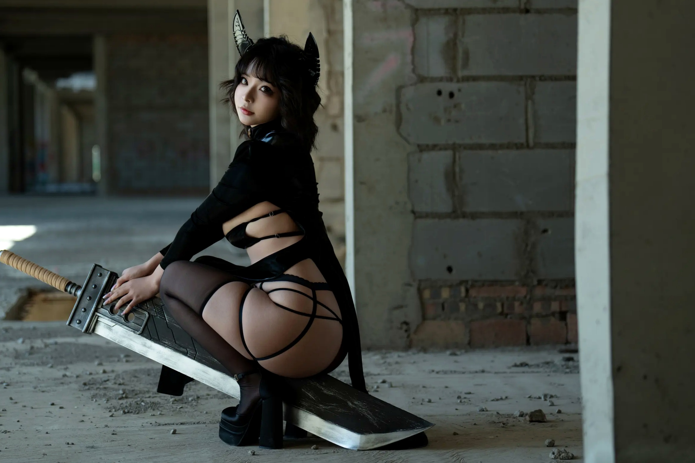 Gallery - yuuhui玉汇 6月代号 貓：暗黑机能风猫娘COSPLAY，废土硬核场景下的野性诱惑与完美曲线角色扮演诱惑冷艳性感 女神私房照_秀色女神 - image 24