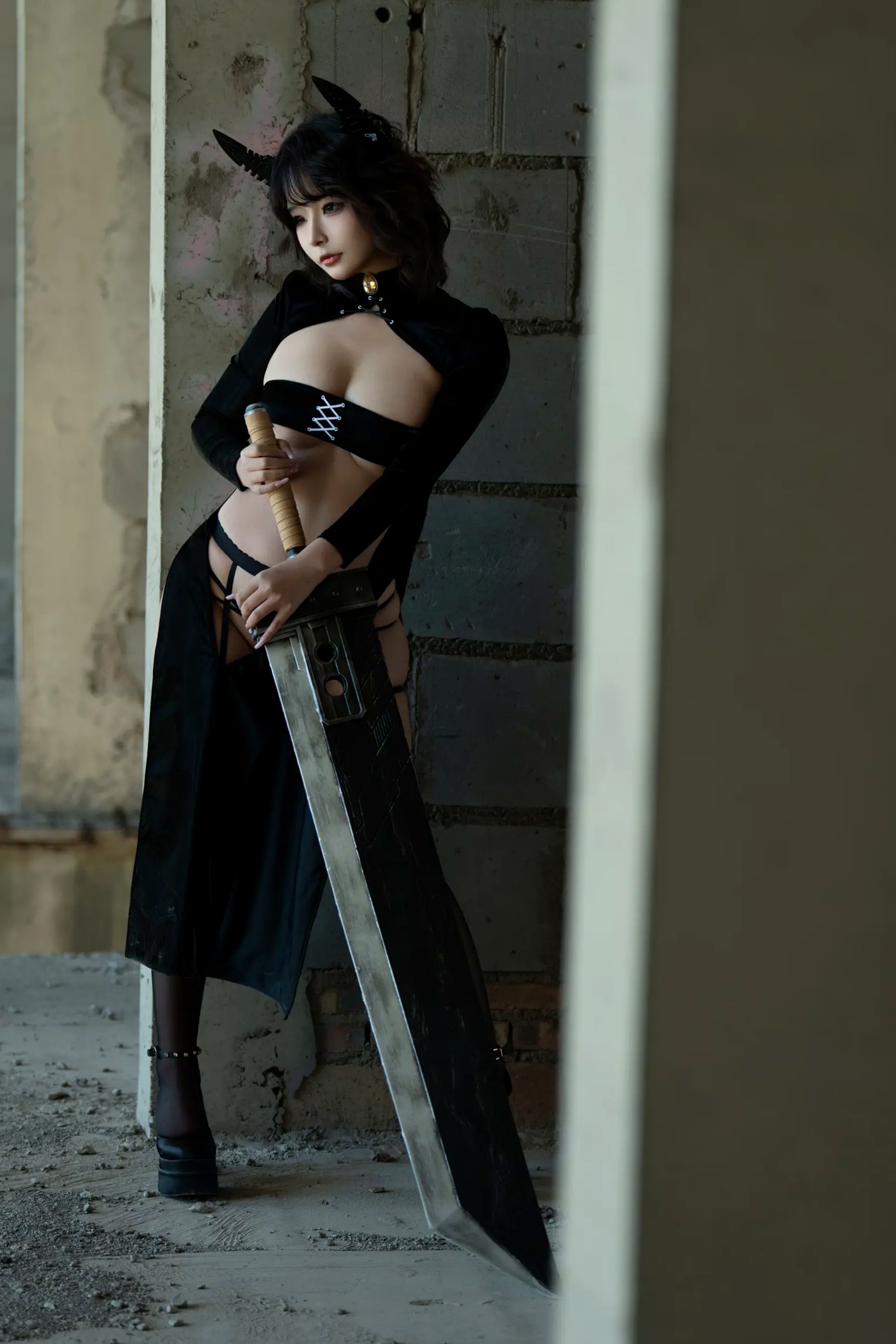 Gallery - yuuhui玉汇 6月代号 貓：暗黑机能风猫娘COSPLAY，废土硬核场景下的野性诱惑与完美曲线角色扮演诱惑冷艳性感 女神私房照_秀色女神 - image 27