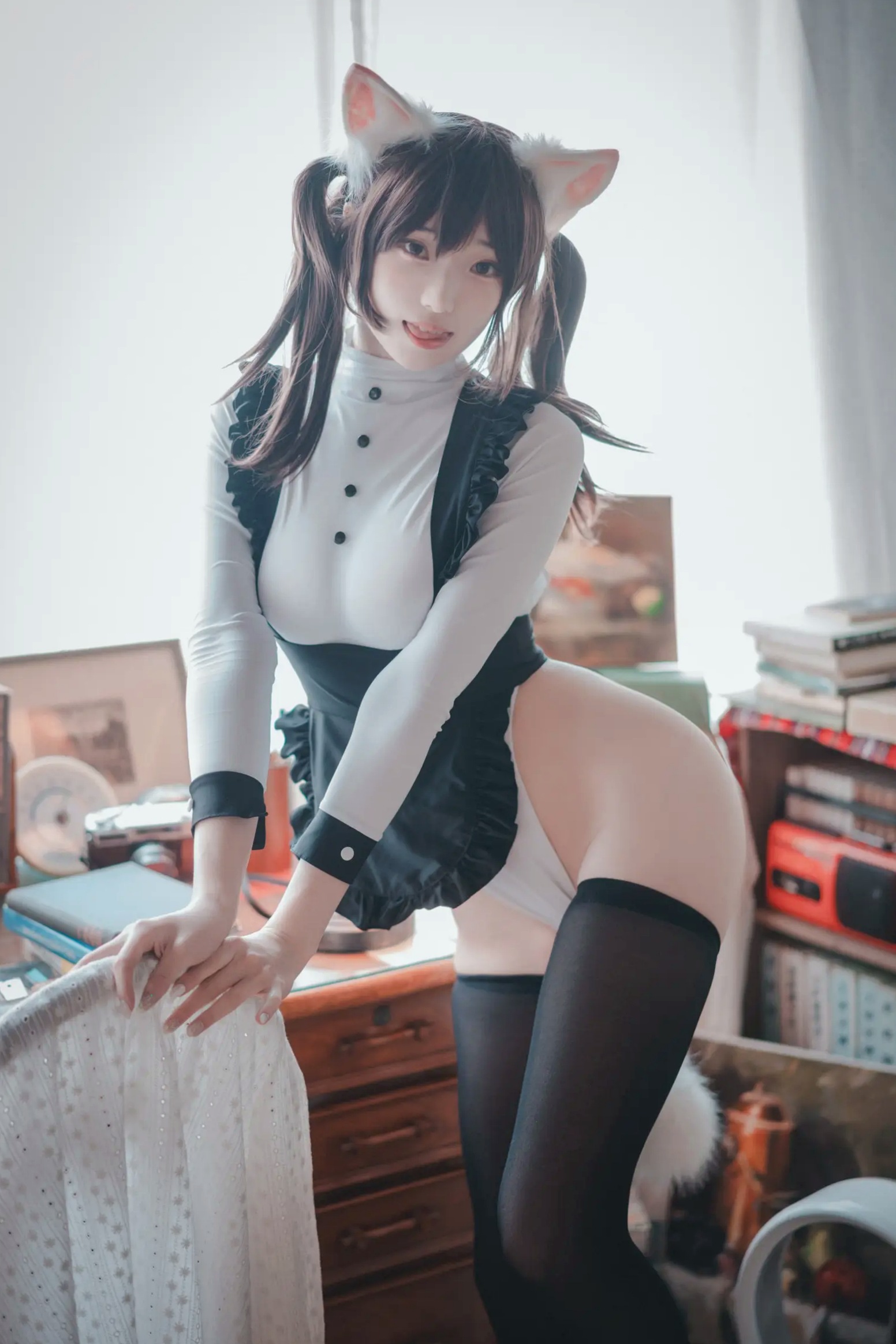 Gallery - Sonson(??) Maid Mansion 双人猫耳女仆制服Cosplay室内书房性感私房写真[153P]角色扮演制服萌系性感私房照 女神私房照_秀色女神 - image 3