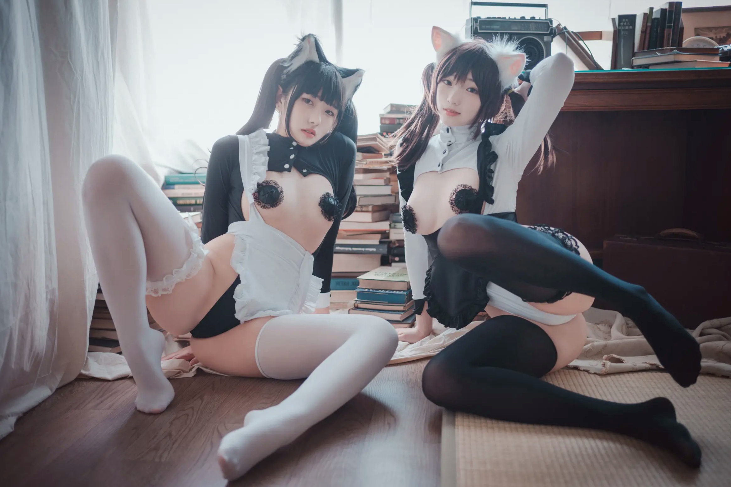 Gallery - Sonson(??) Maid Mansion 双人猫耳女仆制服Cosplay室内书房性感私房写真[153P]角色扮演制服萌系性感私房照 女神私房照_秀色女神 - image 67