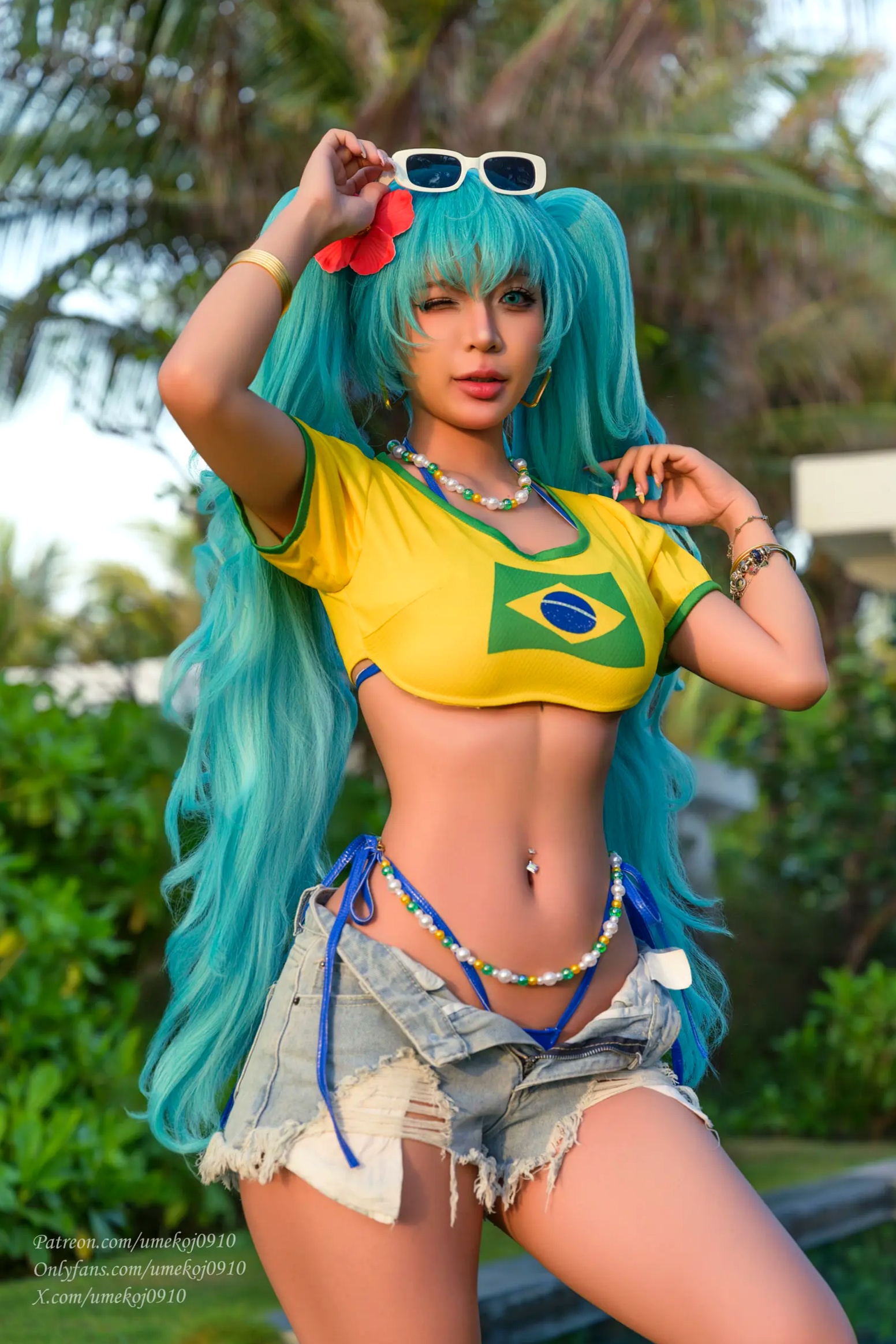Gallery - Umeko J - 巴西足球宝贝初音COS，火辣比基尼性感私房写真 [103P]足球宝贝性感比基尼角色扮演户外 女神私房照_秀色女神 - image 24