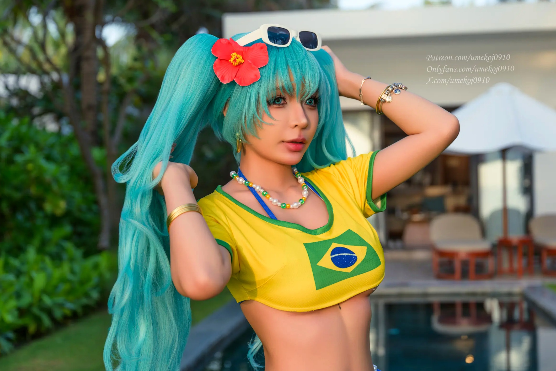 Gallery - Umeko J - 巴西足球宝贝初音COS，火辣比基尼性感私房写真 [103P]足球宝贝性感比基尼角色扮演户外 女神私房照_秀色女神 - image 25