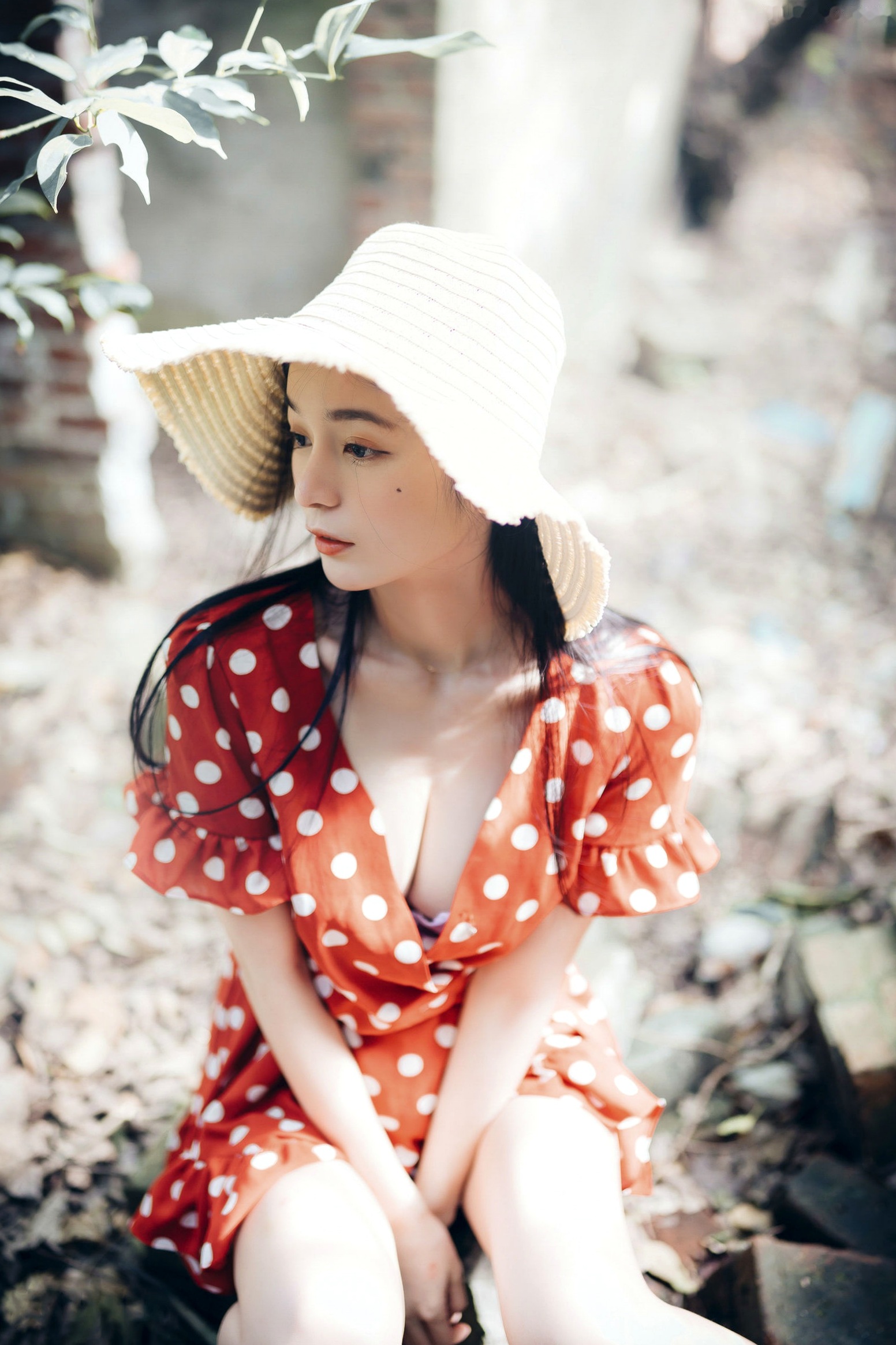 Gallery - JVID模特 - model辰辰户外写真：红白波点裙清纯动人，白色透明罩衫大胆演绎极致诱惑，私房拍摄新作JVID户外性感清纯诱惑私房照气质 女神私房照_秀色女神 - image 3