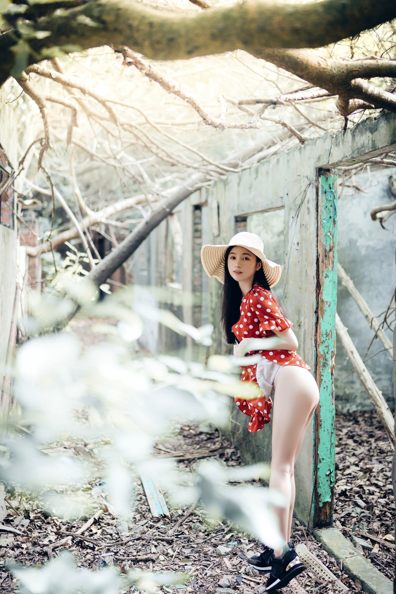 Gallery - JVID模特 - model辰辰户外写真：红白波点裙清纯动人，白色透明罩衫大胆演绎极致诱惑，私房拍摄新作JVID户外性感清纯诱惑私房照气质 女神私房照_秀色女神 - image 6