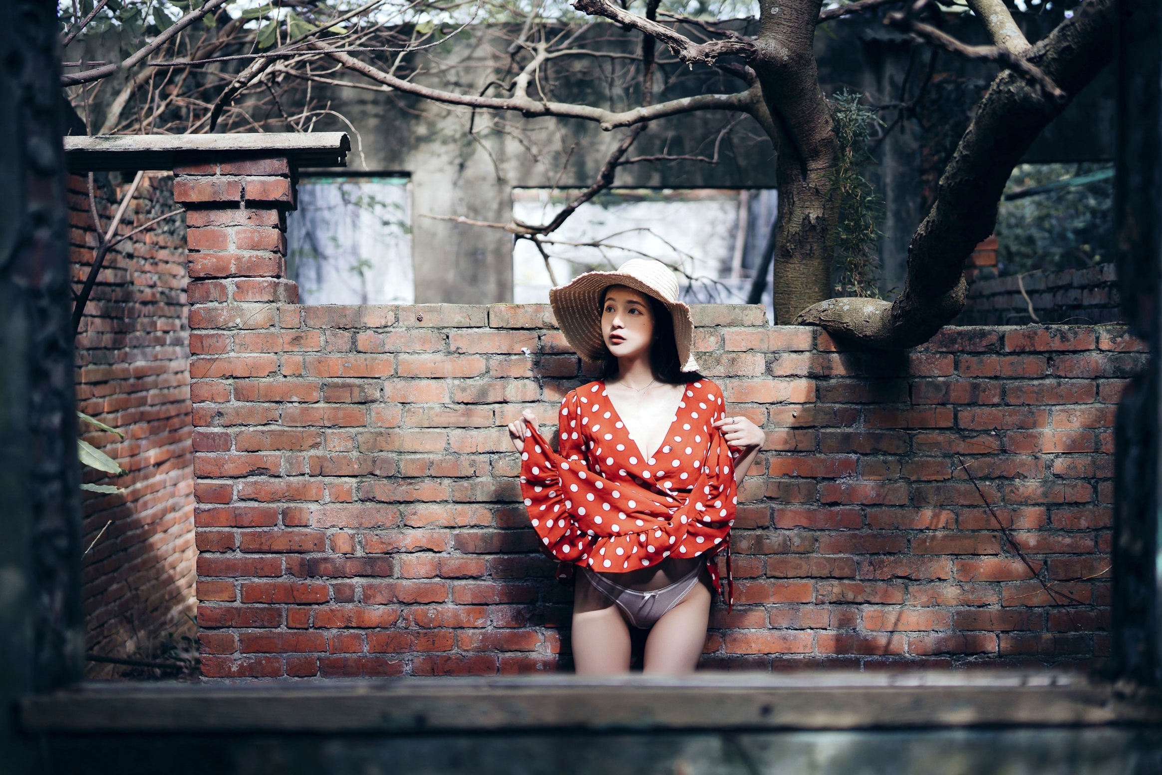 Gallery - JVID模特 - model辰辰户外写真：红白波点裙清纯动人，白色透明罩衫大胆演绎极致诱惑，私房拍摄新作JVID户外性感清纯诱惑私房照气质 女神私房照_秀色女神 - image 8