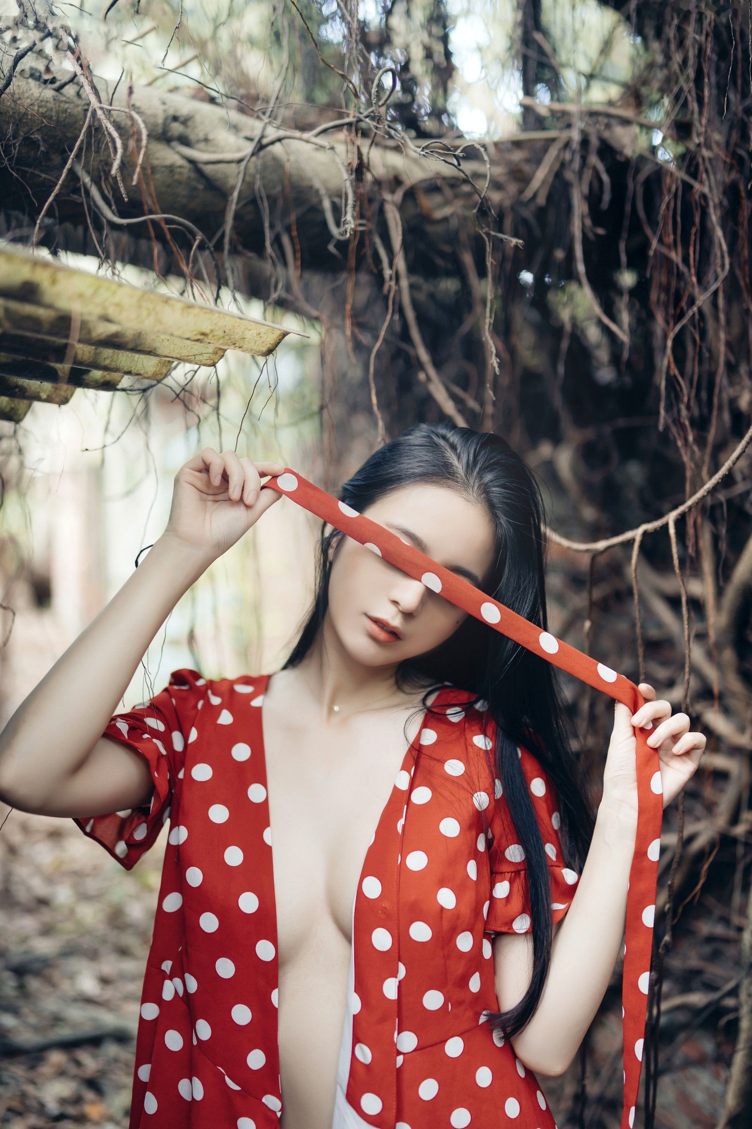 Gallery - JVID模特 - model辰辰户外写真：红白波点裙清纯动人，白色透明罩衫大胆演绎极致诱惑，私房拍摄新作JVID户外性感清纯诱惑私房照气质 女神私房照_秀色女神 - image 20