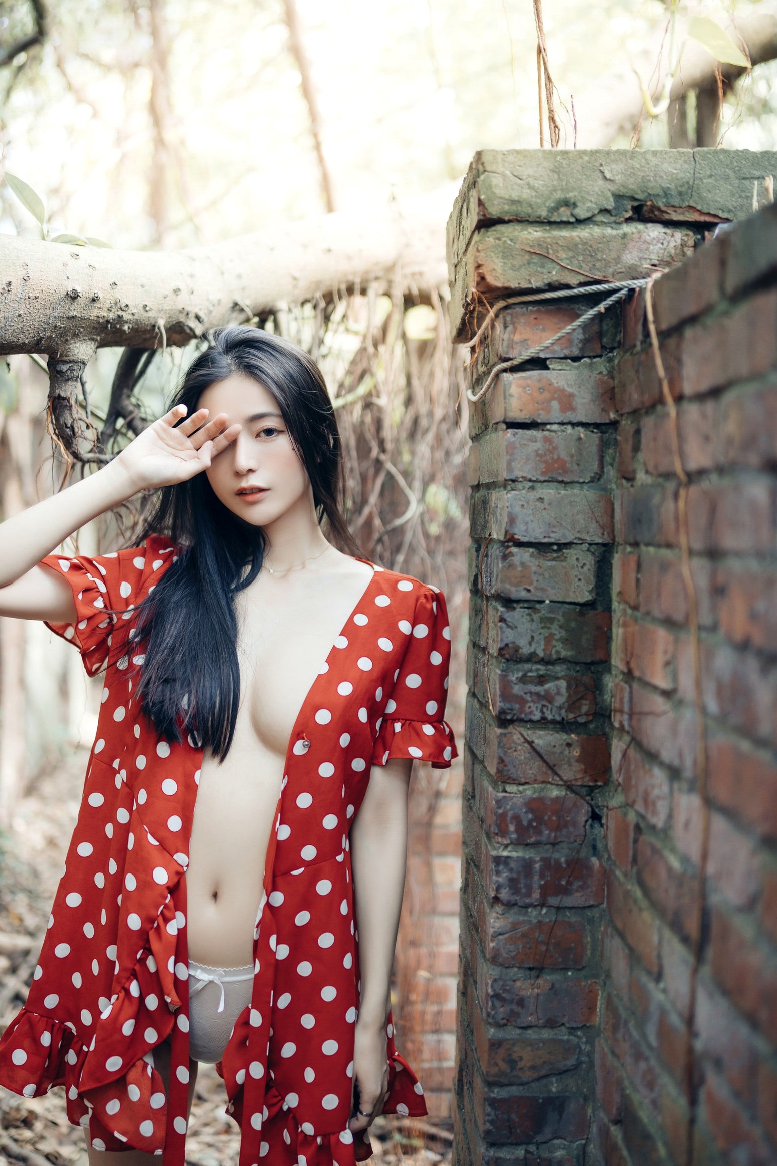 Gallery - JVID模特 - model辰辰户外写真：红白波点裙清纯动人，白色透明罩衫大胆演绎极致诱惑，私房拍摄新作JVID户外性感清纯诱惑私房照气质 女神私房照_秀色女神 - image 27