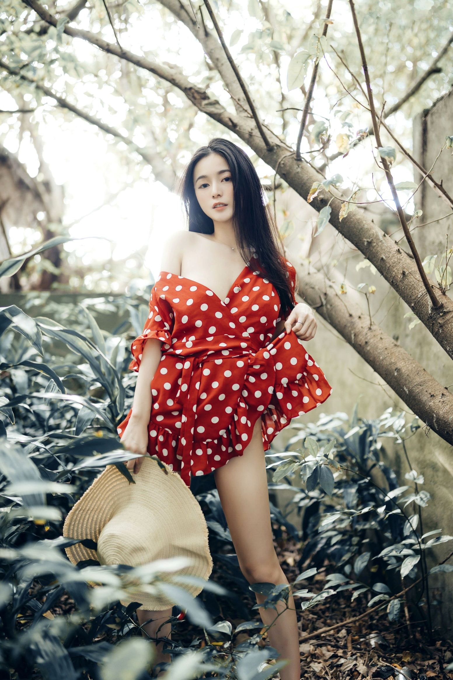 Gallery - JVID模特 - model辰辰户外写真：红白波点裙清纯动人，白色透明罩衫大胆演绎极致诱惑，私房拍摄新作JVID户外性感清纯诱惑私房照气质 女神私房照_秀色女神 - image 32