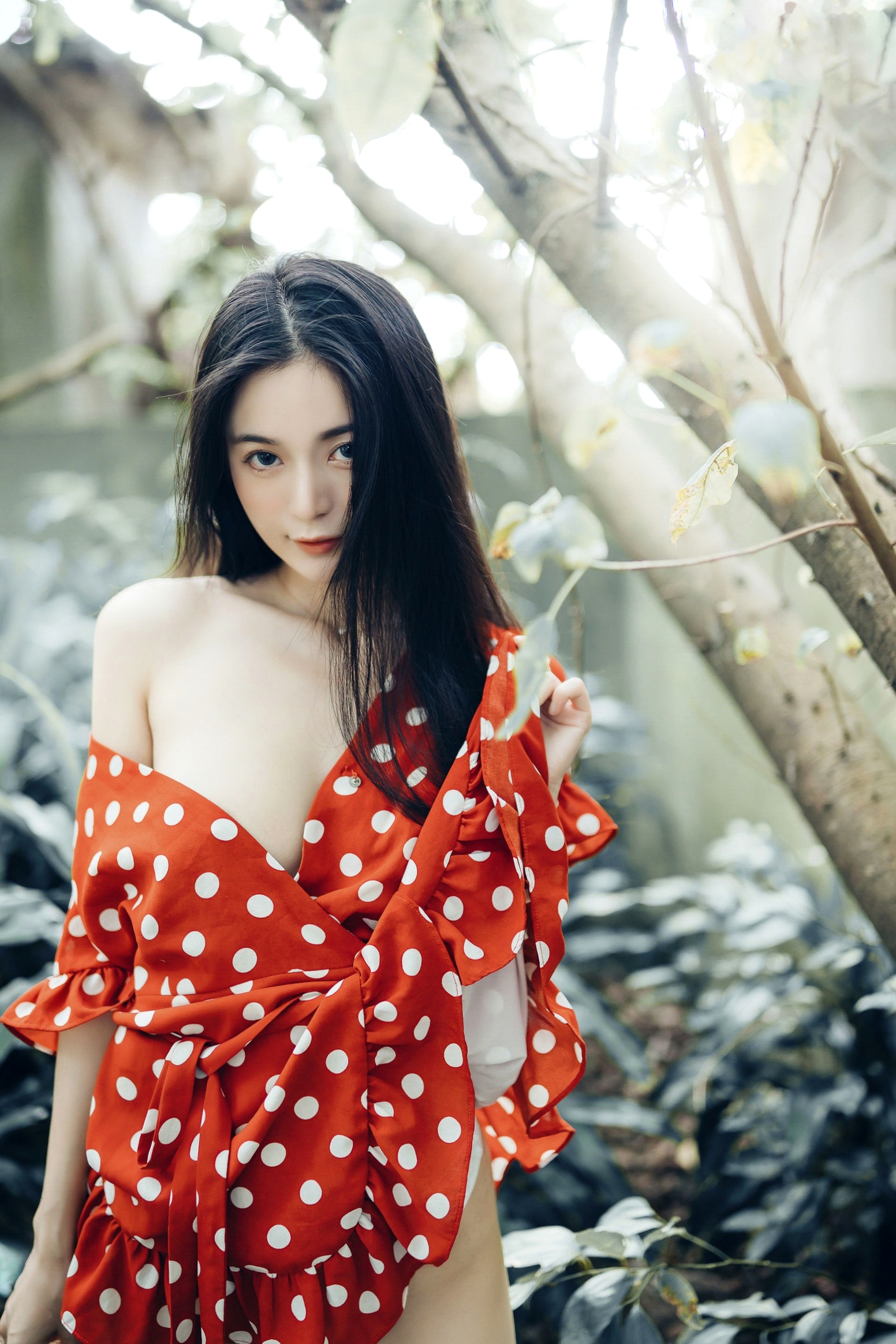 Gallery - JVID模特 - model辰辰户外写真：红白波点裙清纯动人，白色透明罩衫大胆演绎极致诱惑，私房拍摄新作JVID户外性感清纯诱惑私房照气质 女神私房照_秀色女神 - image 33