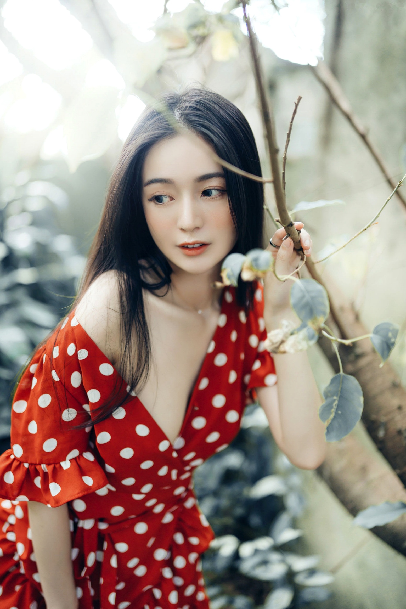 Gallery - JVID模特 - model辰辰户外写真：红白波点裙清纯动人，白色透明罩衫大胆演绎极致诱惑，私房拍摄新作JVID户外性感清纯诱惑私房照气质 女神私房照_秀色女神 - image 35