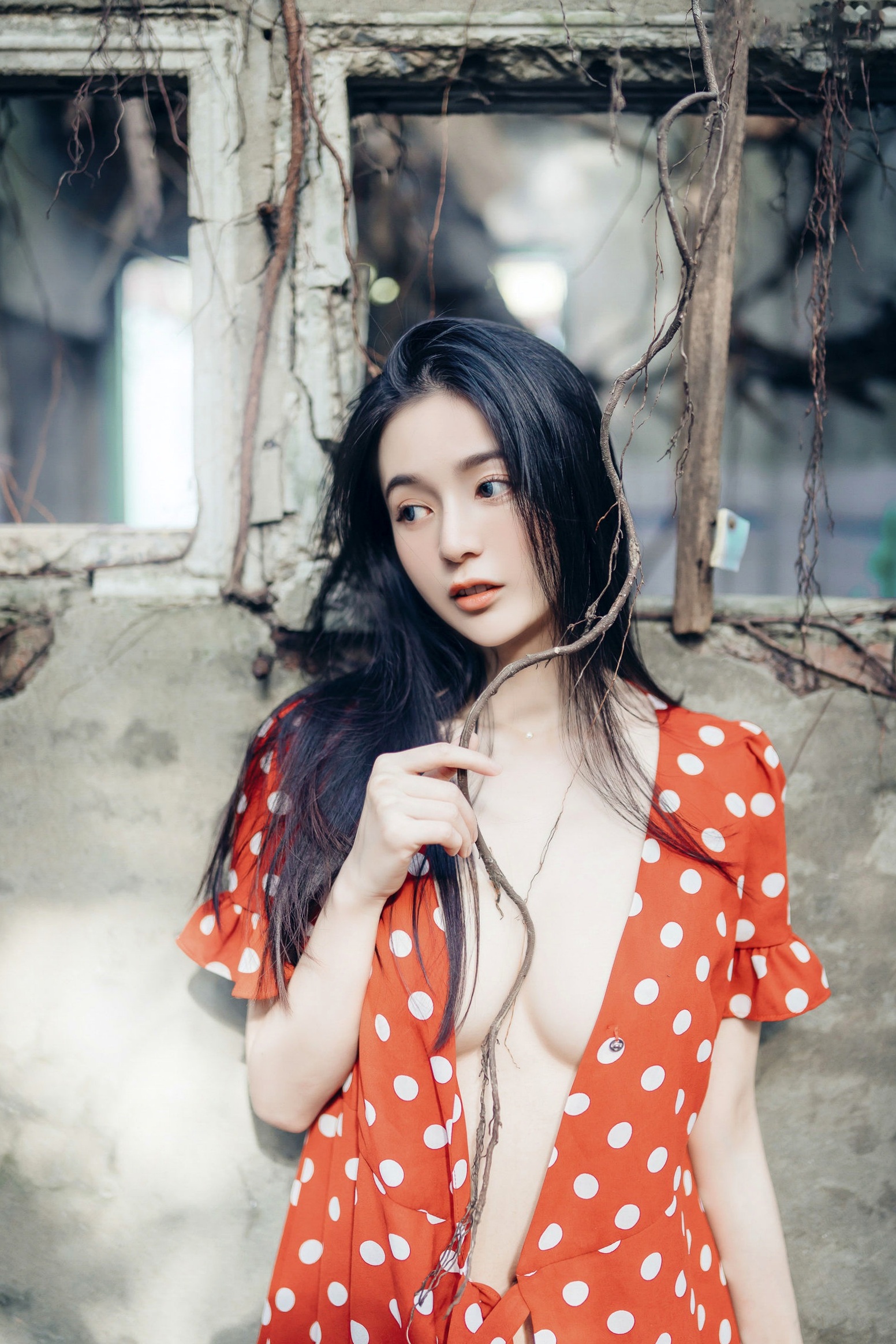 Gallery - JVID模特 - model辰辰户外写真：红白波点裙清纯动人，白色透明罩衫大胆演绎极致诱惑，私房拍摄新作JVID户外性感清纯诱惑私房照气质 女神私房照_秀色女神 - image 36