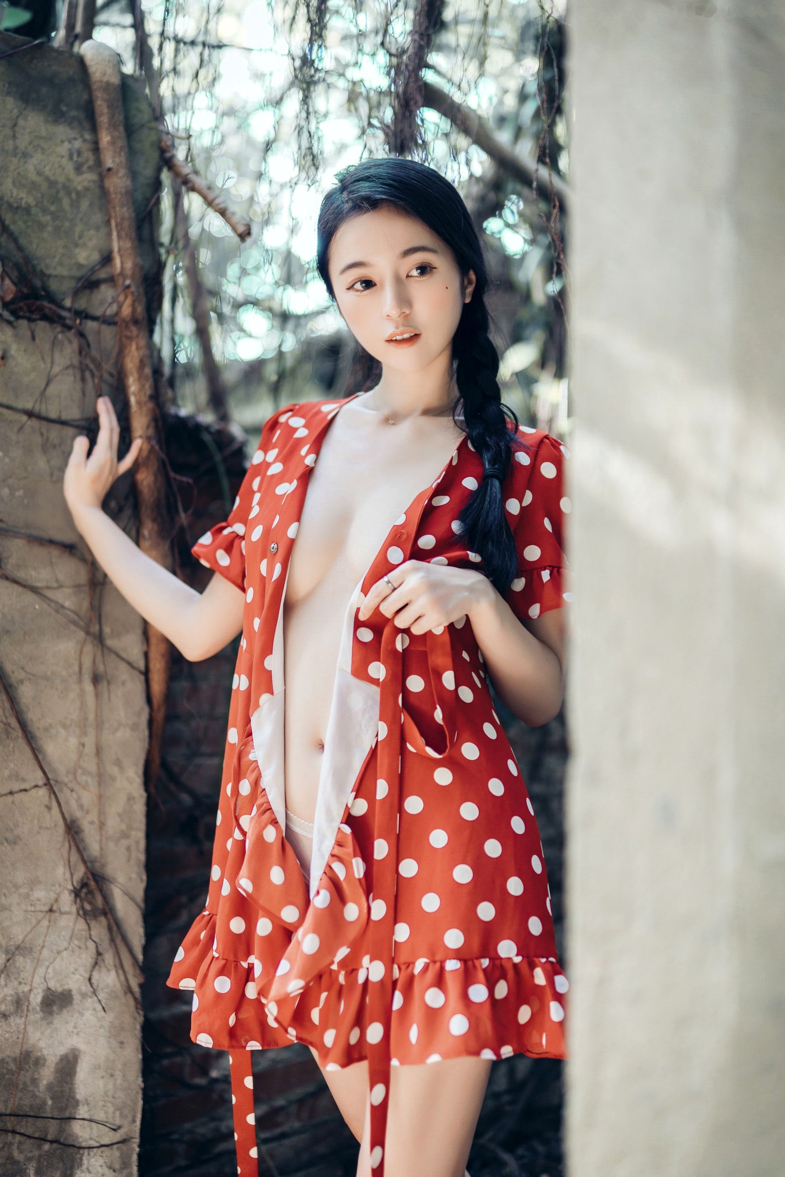 Gallery - JVID模特 - model辰辰户外写真：红白波点裙清纯动人，白色透明罩衫大胆演绎极致诱惑，私房拍摄新作JVID户外性感清纯诱惑私房照气质 女神私房照_秀色女神 - image 50