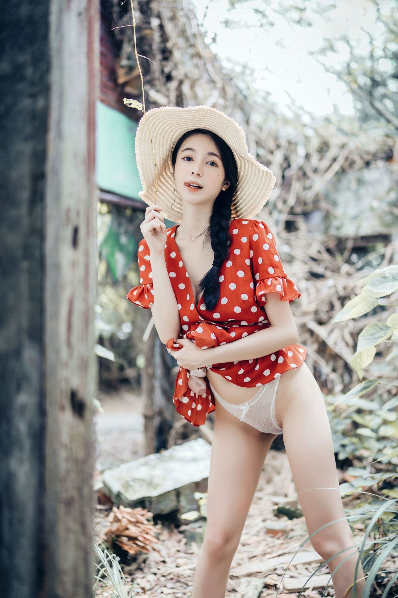 Gallery - JVID模特 - model辰辰户外写真：红白波点裙清纯动人，白色透明罩衫大胆演绎极致诱惑，私房拍摄新作JVID户外性感清纯诱惑私房照气质 女神私房照_秀色女神 - image 56