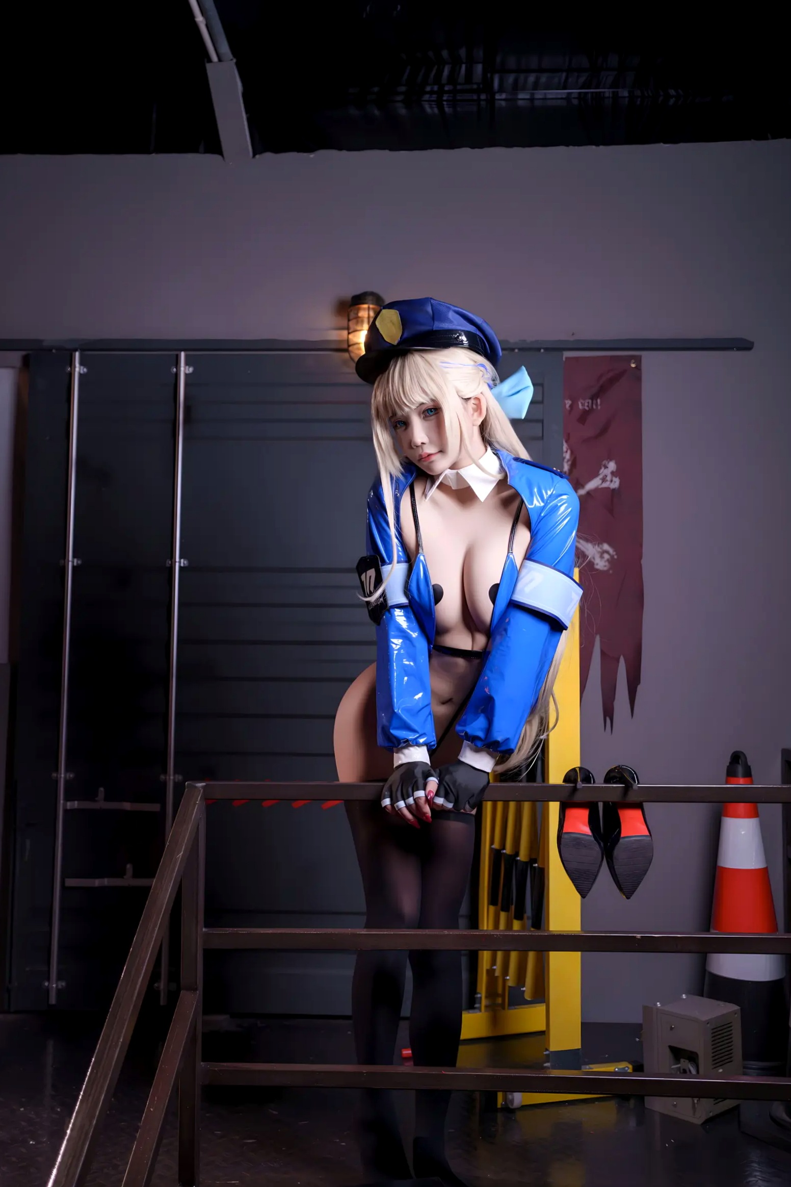Gallery - 抱走莫子aa - 飞鸟马时COS 大胆警服制服诱惑 角色扮演 魅惑写真性感制服诱惑角色扮演冷艳 女神私房照_秀色女神 - image 4