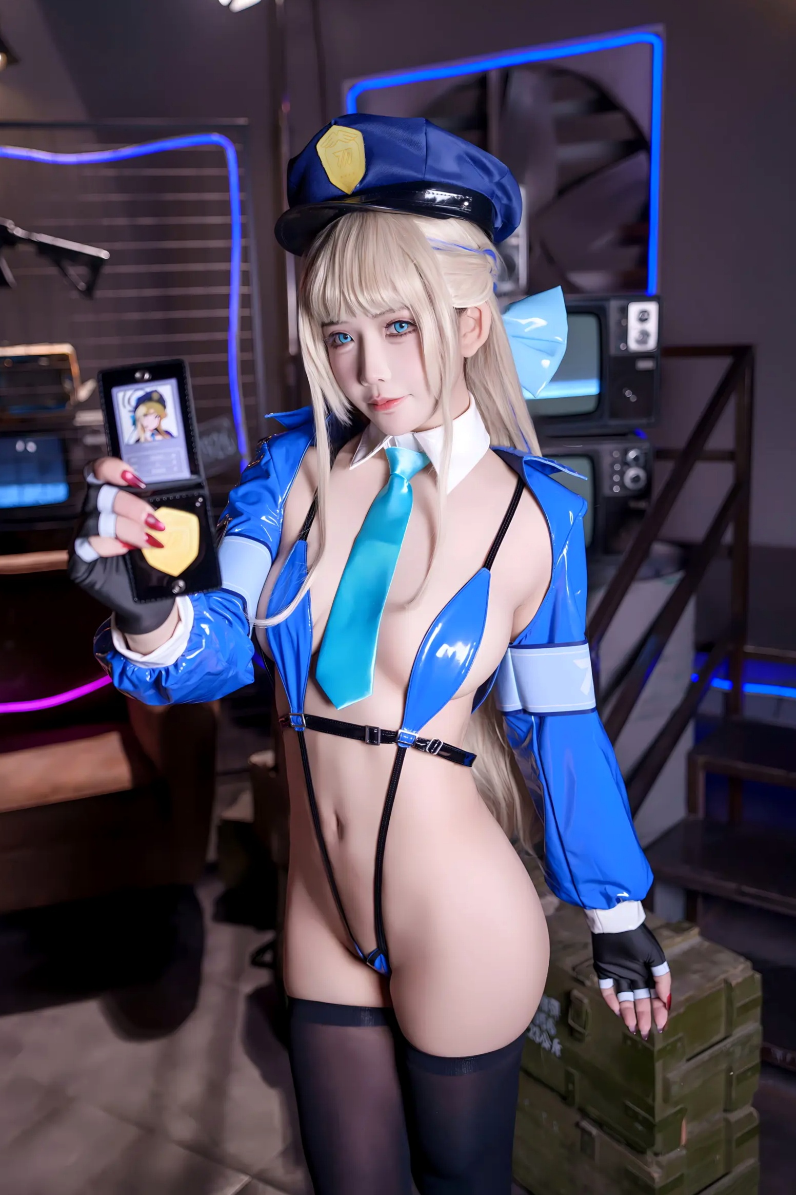 Gallery - 抱走莫子aa - 飞鸟马时COS 大胆警服制服诱惑 角色扮演 魅惑写真性感制服诱惑角色扮演冷艳 女神私房照_秀色女神 - image 12