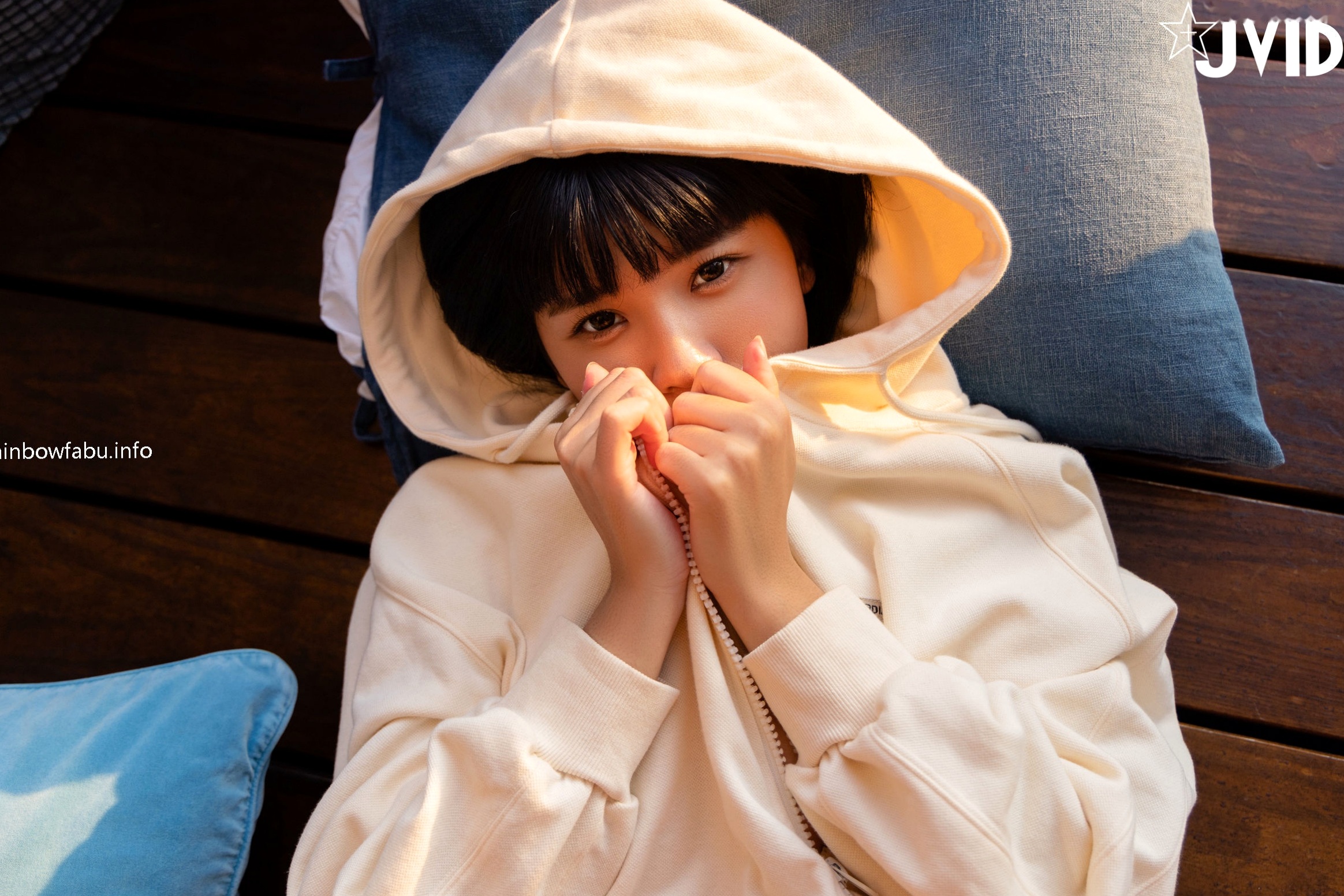 Gallery - JVID果宝宝：阳光下的秘密邂逅，清纯短发邻家妹妹阳台私房写真，极致白嫩诱惑，呈现若隐若现的视觉盛宴JVID性感诱惑清纯大尺度 女神私房照_秀色女神 - image 6