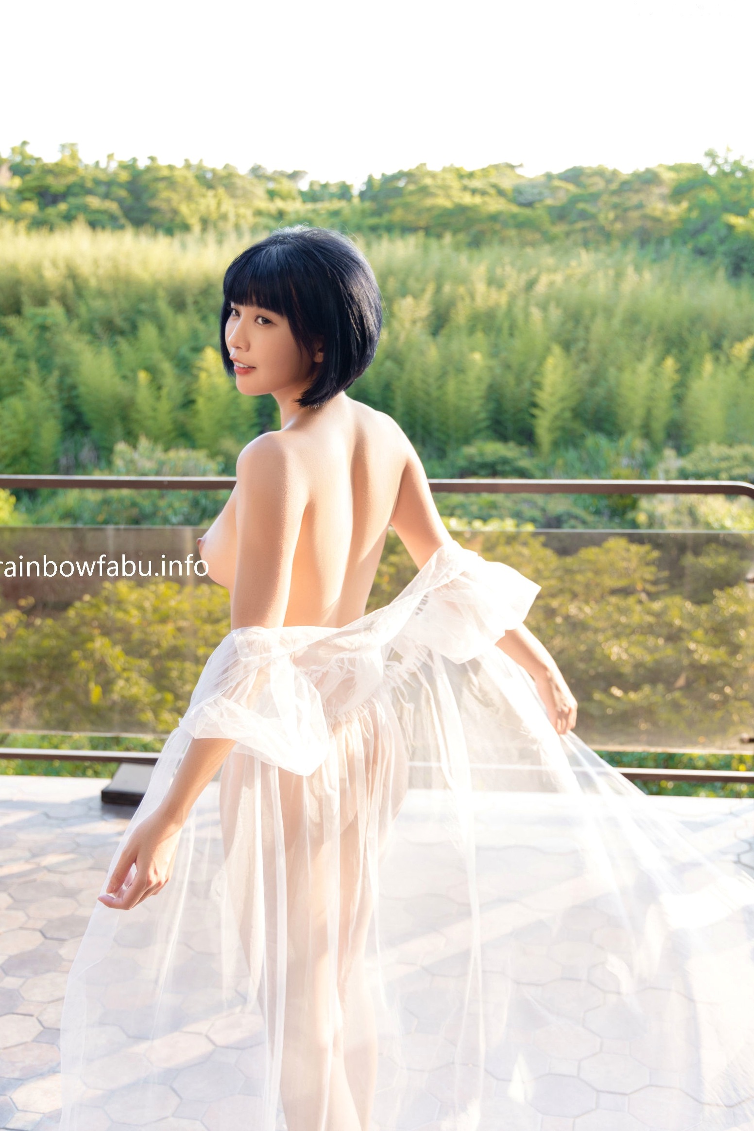 Gallery - JVID果宝宝：阳光下的秘密邂逅，清纯短发邻家妹妹阳台私房写真，极致白嫩诱惑，呈现若隐若现的视觉盛宴JVID性感诱惑清纯大尺度 女神私房照_秀色女神 - image 42