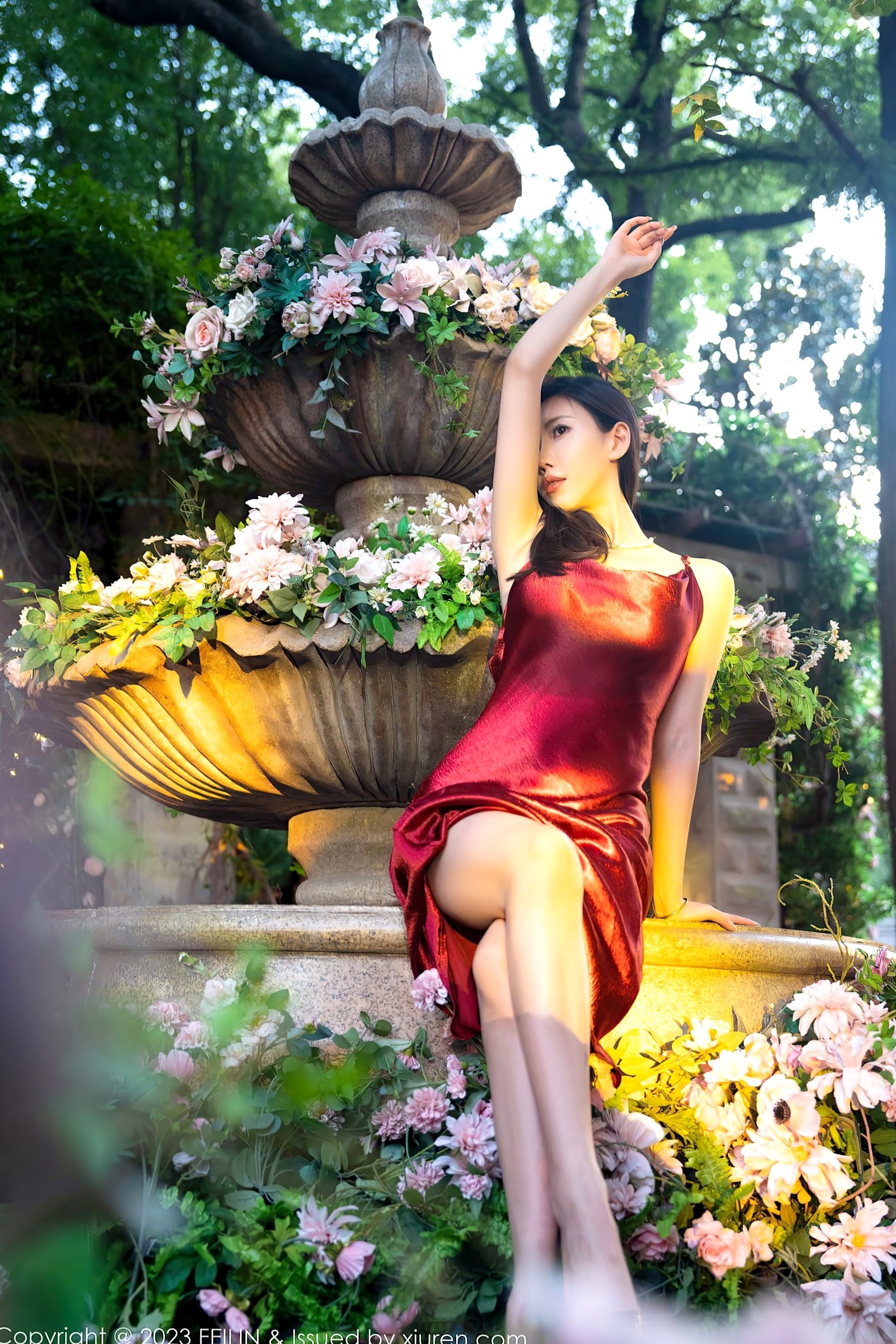 Gallery - FeiLin嗲囡囡-467-章芃芃：红色吊带裸背礼服裙私房写真，极致黑丝诱惑尽显冷艳妩媚女神气质嗲囡囡性感诱惑黑丝私房照女神 女神私房照_秀色女神 - image 3