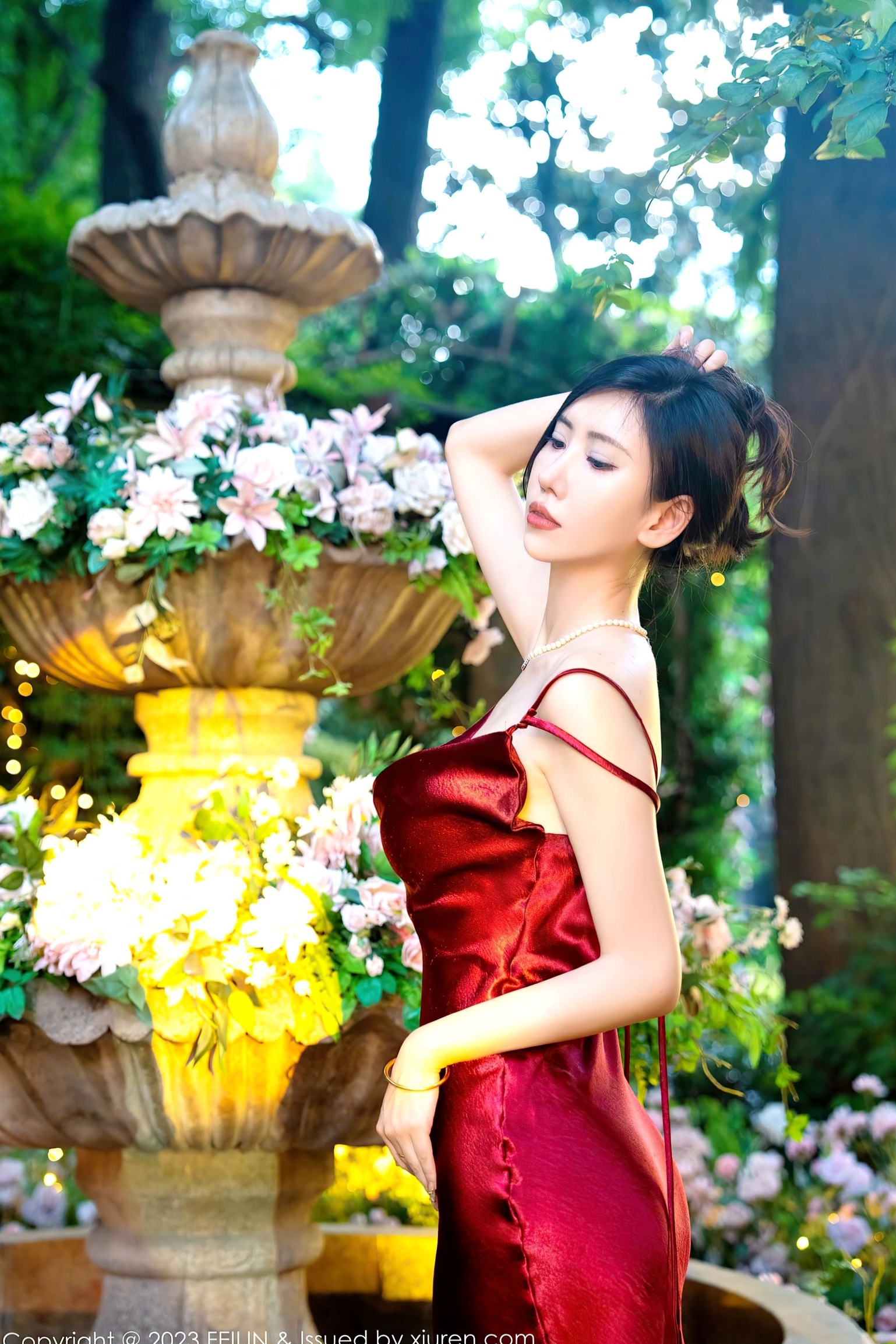 Gallery - FeiLin嗲囡囡-467-章芃芃：红色吊带裸背礼服裙私房写真，极致黑丝诱惑尽显冷艳妩媚女神气质嗲囡囡性感诱惑黑丝私房照女神 女神私房照_秀色女神 - image 7