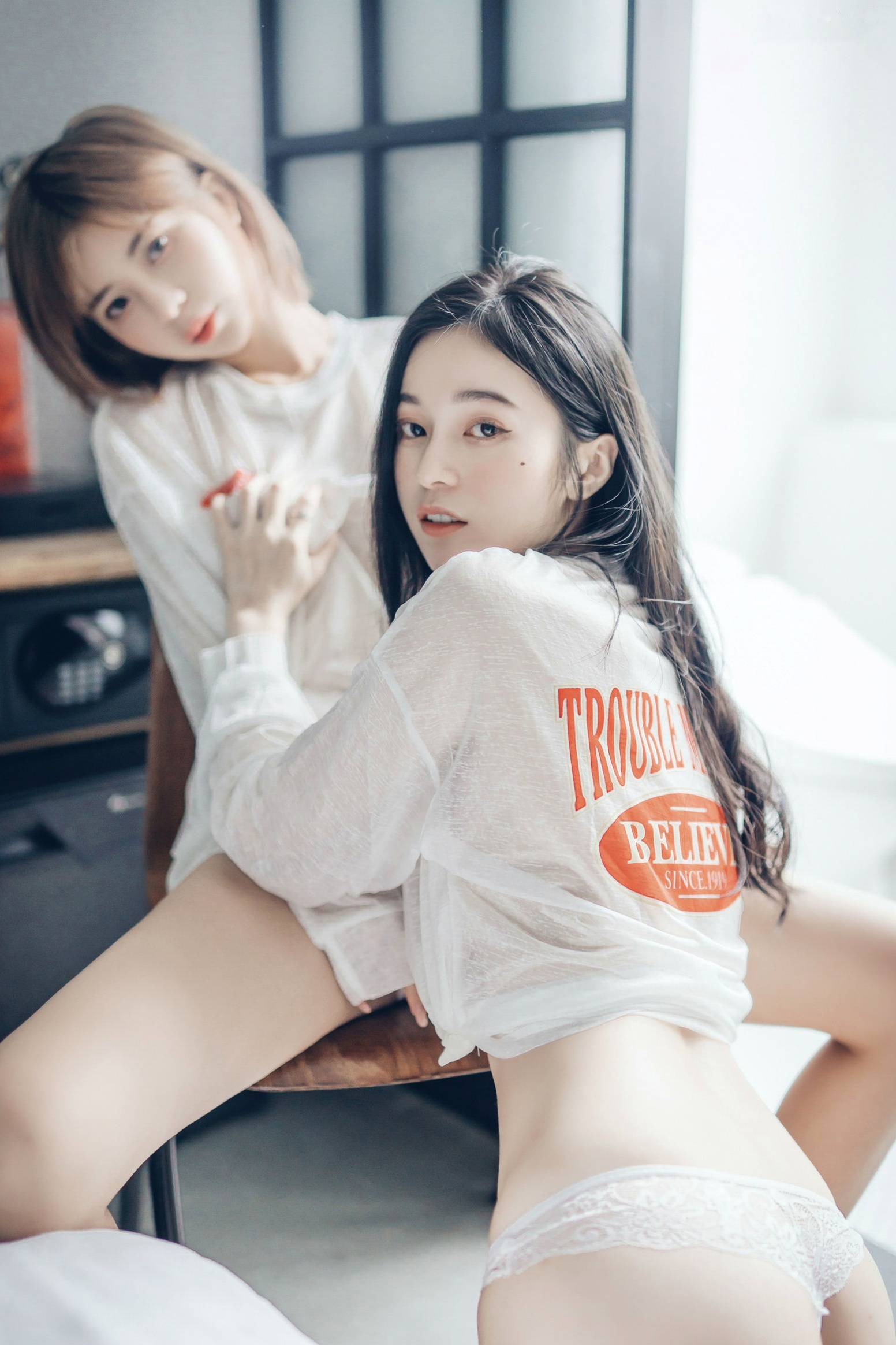Gallery - JVID-辰辰双人圣诞写真，火辣节日内衣与可爱驯鹿造型，绝美闺蜜私房互动，勾勒极品身材曲线，带来大尺度视觉诱惑盛宴JVID大尺度私房照内衣性感 女神私房照_秀色女神 - image 99