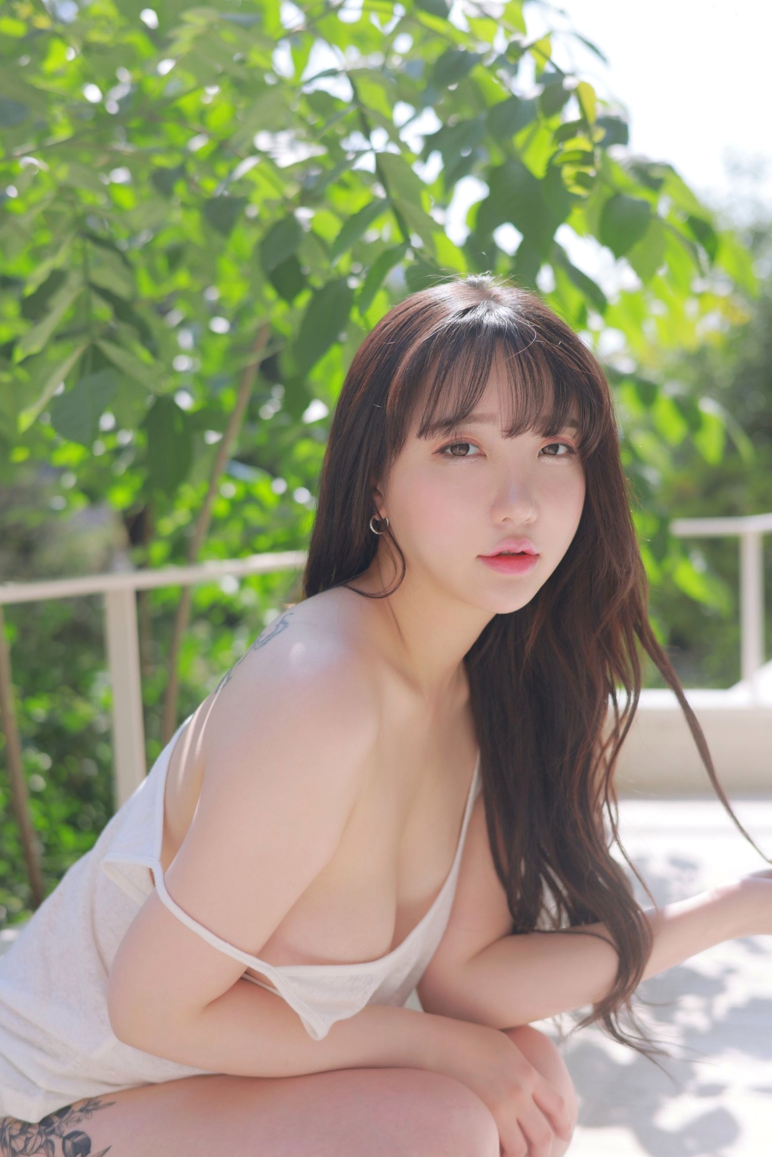 Gallery - 韩国美女孙乐乐Son Ye-eun户外纯白私房写真，清纯童颜配傲人上围极致诱惑韩国清纯童颜巨乳诱惑私房照 女神私房照_秀色女神 - image 14