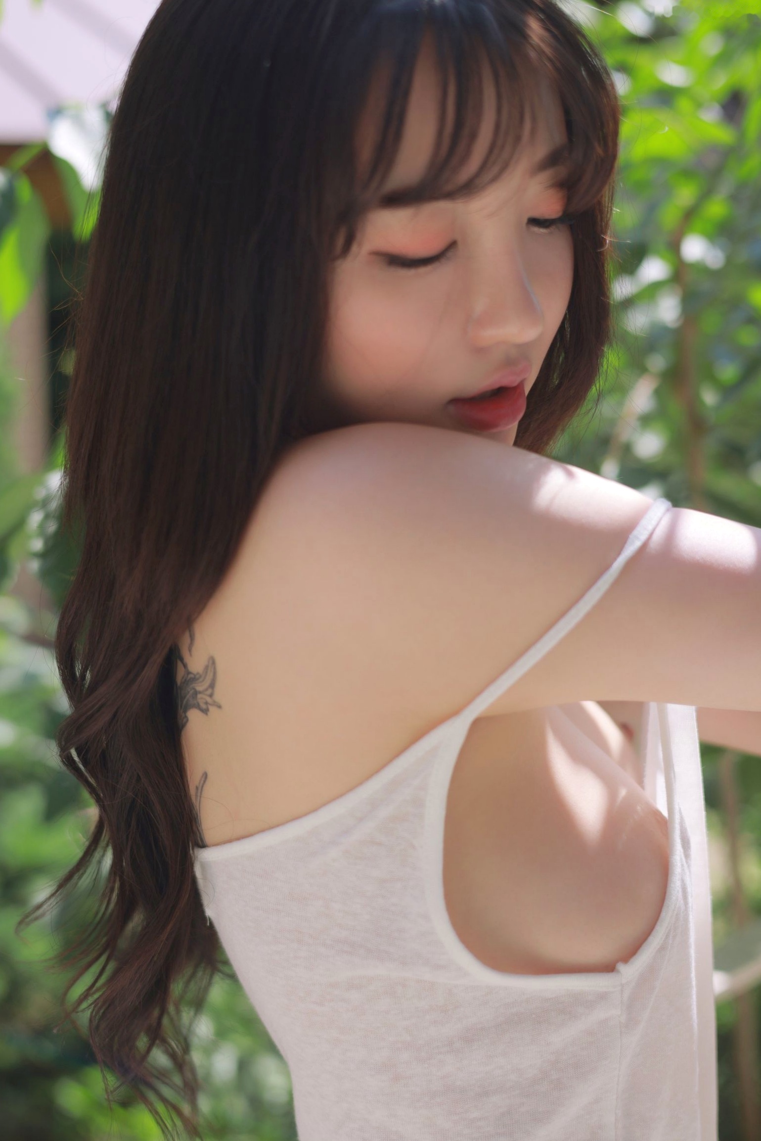 Gallery - 韩国美女孙乐乐Son Ye-eun户外纯白私房写真，清纯童颜配傲人上围极致诱惑韩国清纯童颜巨乳诱惑私房照 女神私房照_秀色女神 - image 30