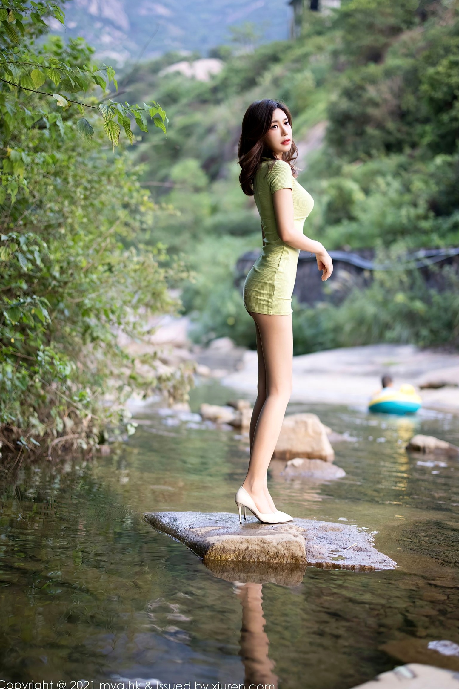 Gallery - MyGirl美媛馆597期：绮里嘉Ula户外山涧旅拍，淡绿超短裙与蕾丝内衣湿身诱惑，绝美身材尽显，长三角清凉自然写真大尺度精选美媛馆户外湿身性感诱惑极品 女神私房照_秀色女神 - image 9