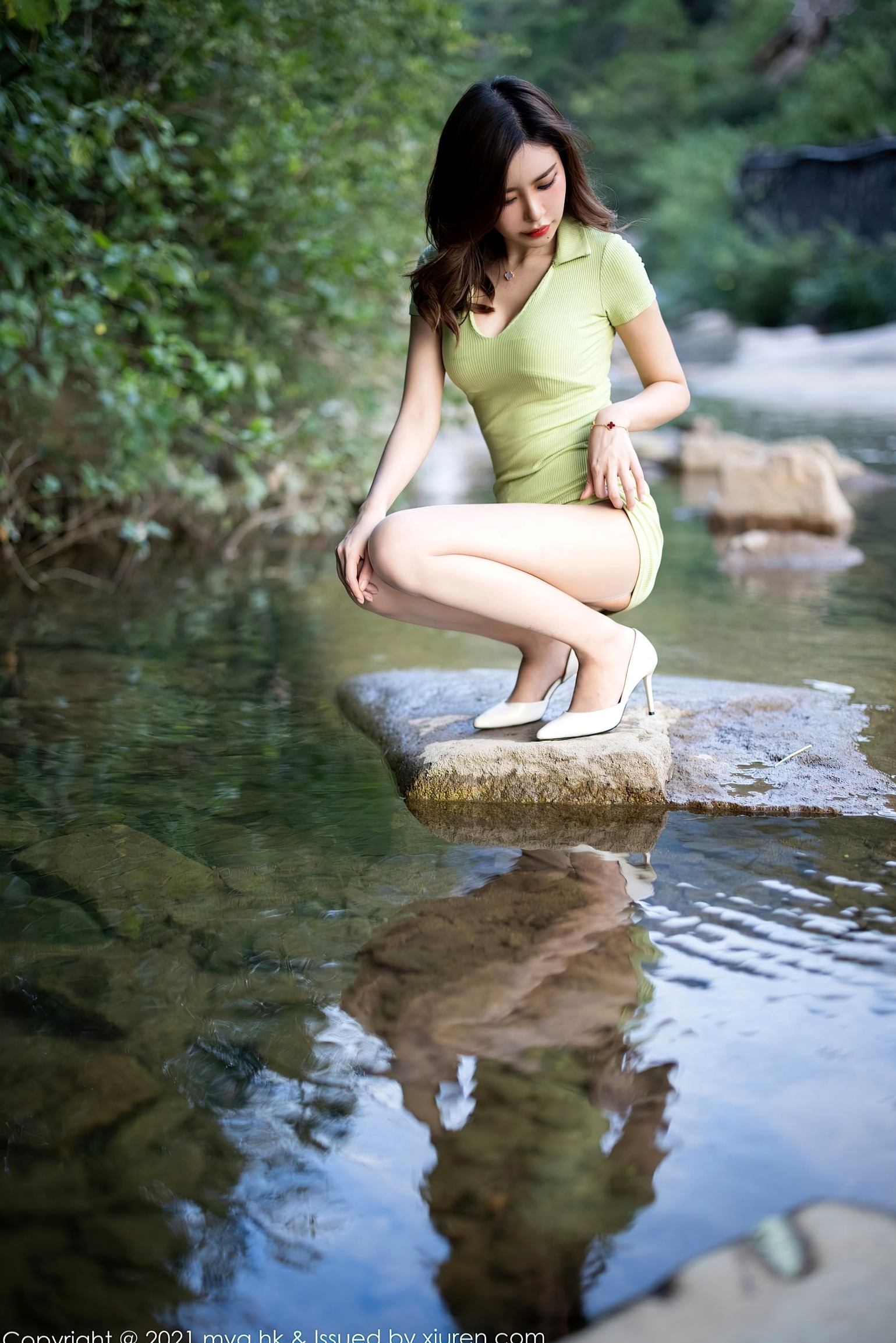 Gallery - MyGirl美媛馆597期：绮里嘉Ula户外山涧旅拍，淡绿超短裙与蕾丝内衣湿身诱惑，绝美身材尽显，长三角清凉自然写真大尺度精选美媛馆户外湿身性感诱惑极品 女神私房照_秀色女神 - image 11