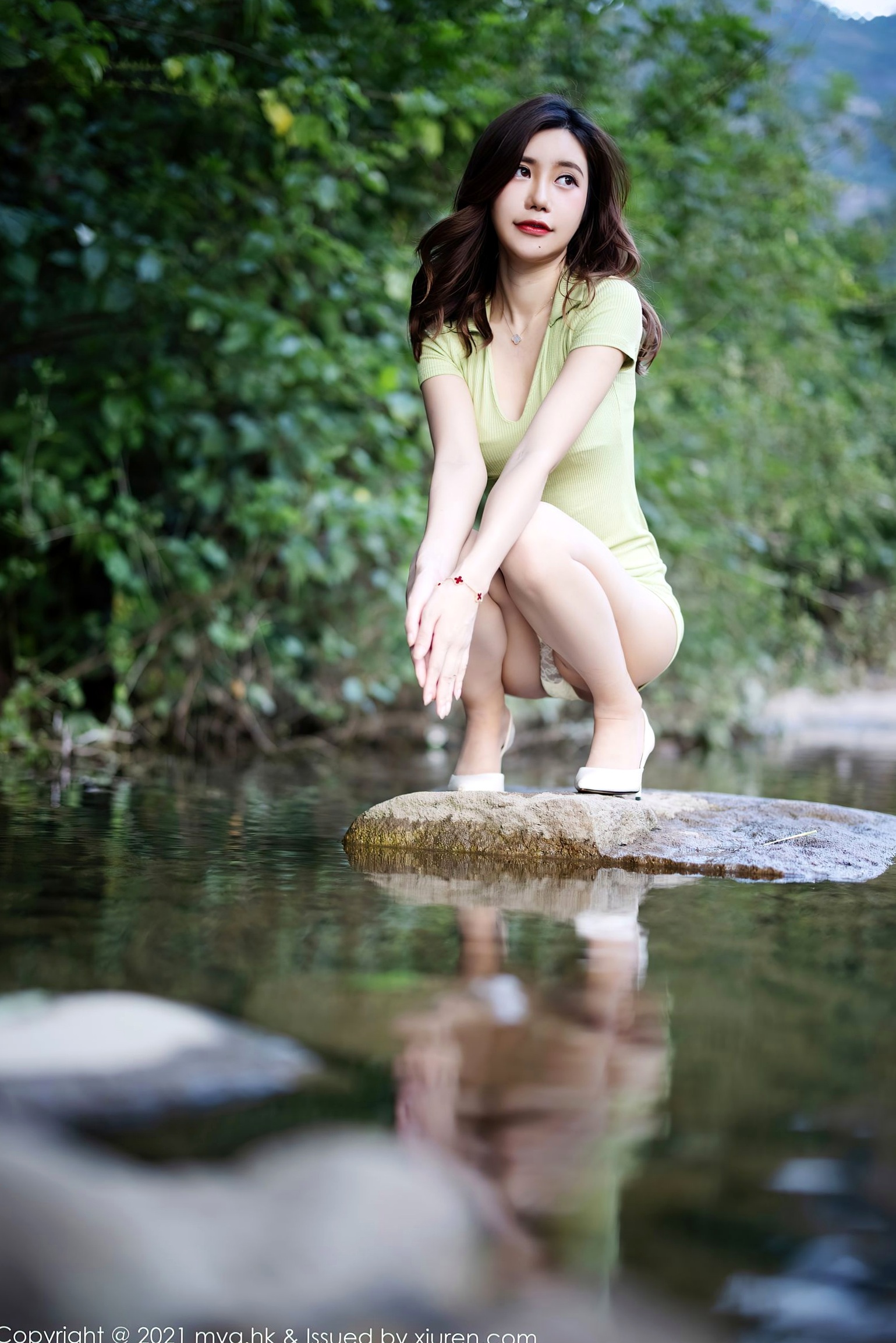 Gallery - MyGirl美媛馆597期：绮里嘉Ula户外山涧旅拍，淡绿超短裙与蕾丝内衣湿身诱惑，绝美身材尽显，长三角清凉自然写真大尺度精选美媛馆户外湿身性感诱惑极品 女神私房照_秀色女神 - image 13